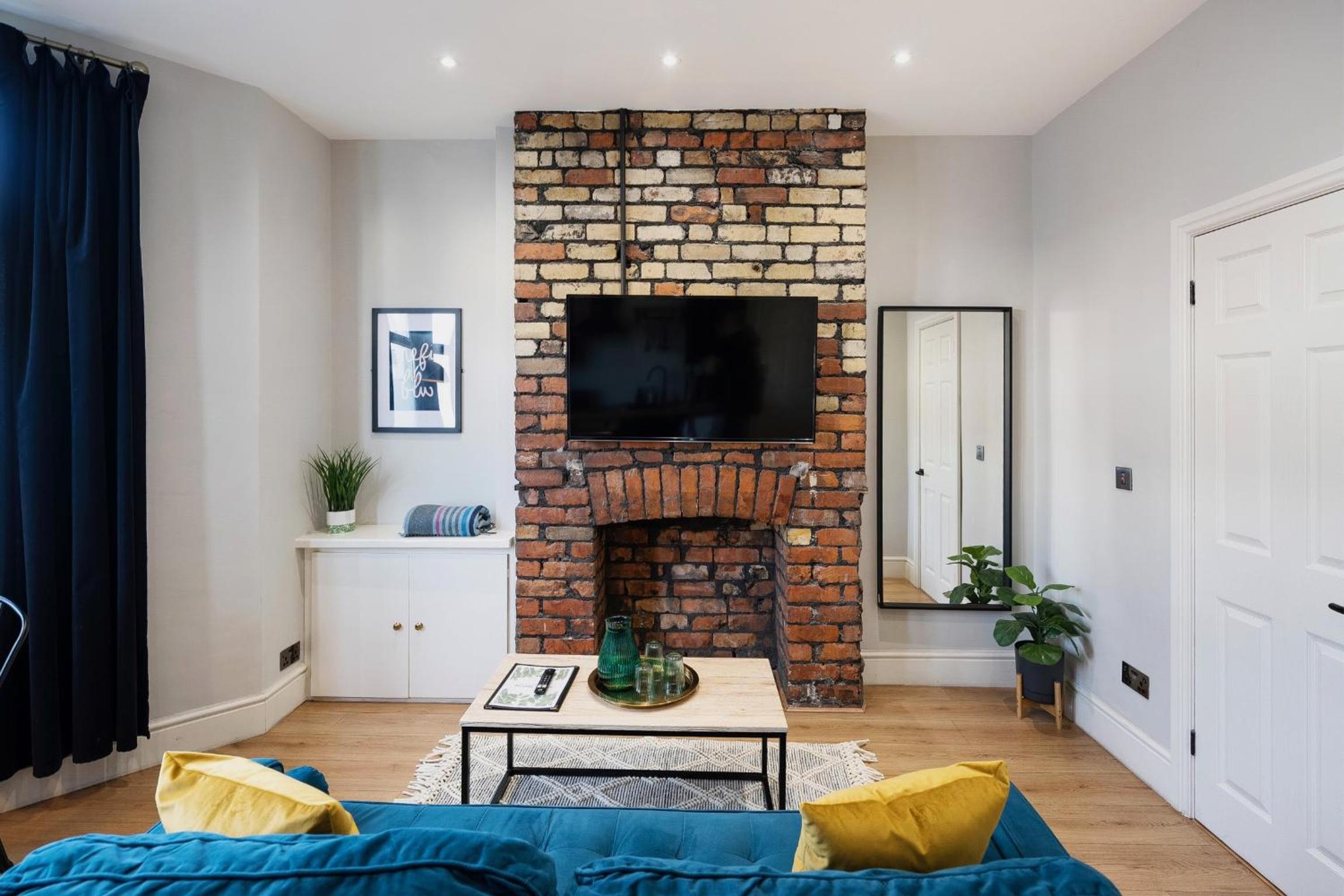 One-Bedroom Premium Apartment - Photo 29