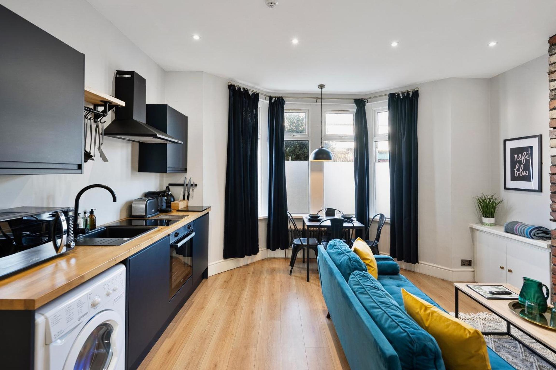 One-Bedroom Premium Apartment - Photo 27