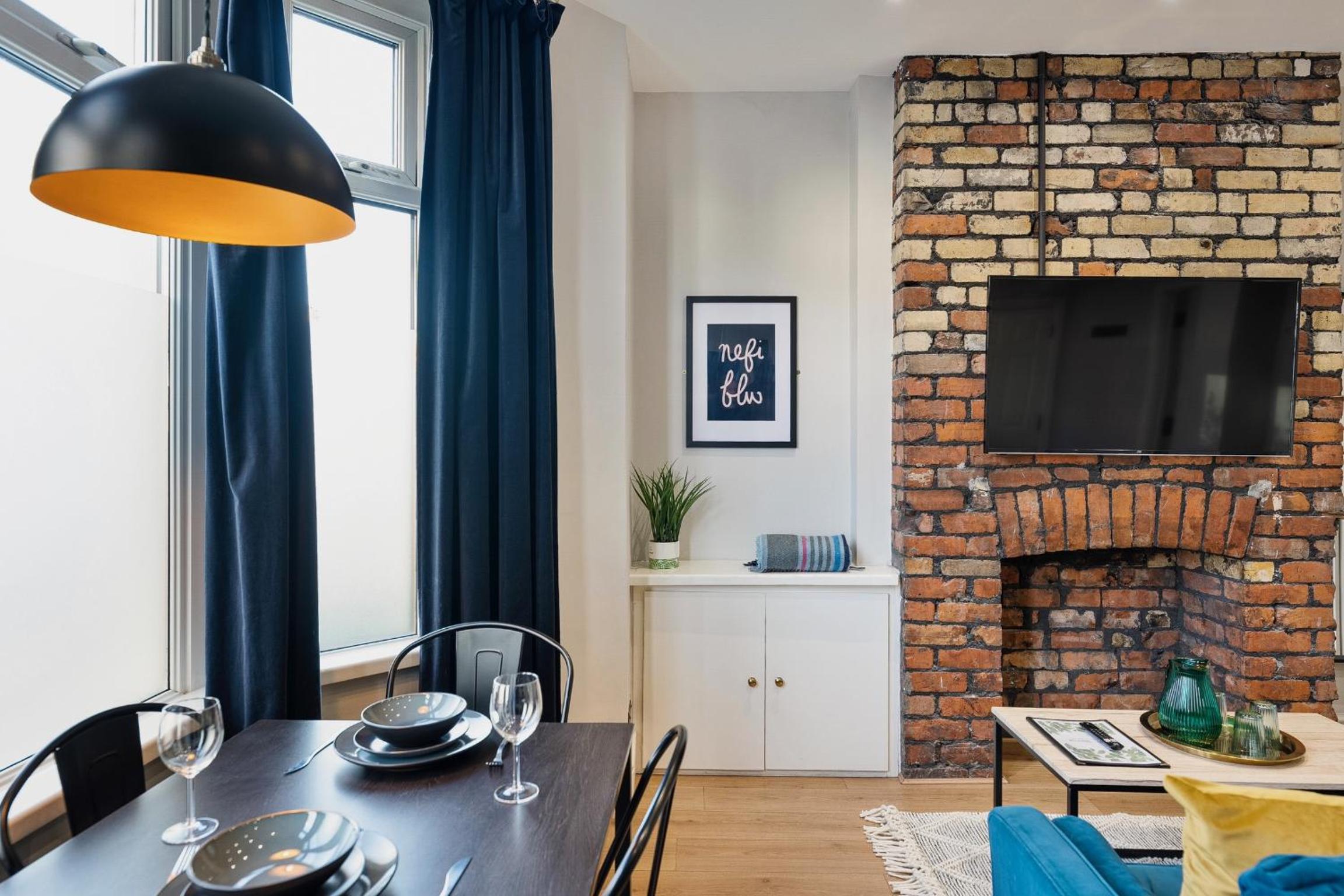One-Bedroom Premium Apartment - Photo 19