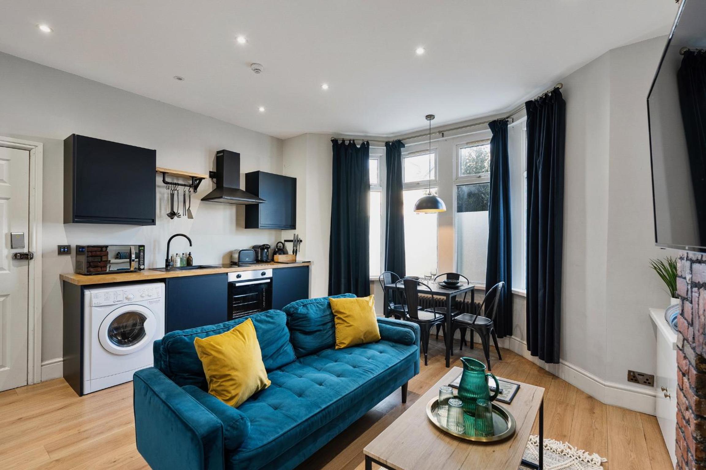 One-Bedroom Premium Apartment - Photo 30
