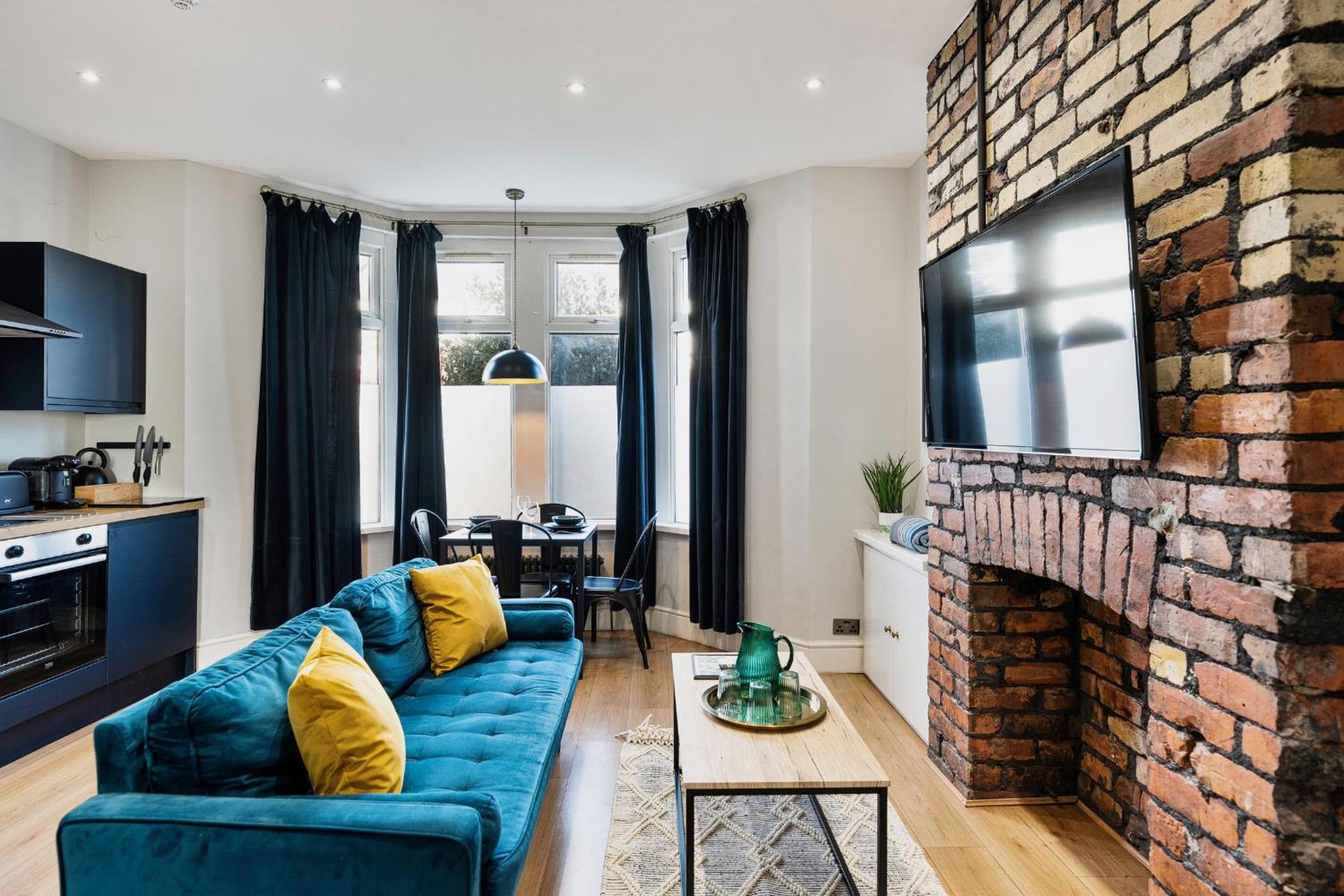 One-Bedroom Premium Apartment - Photo 16
