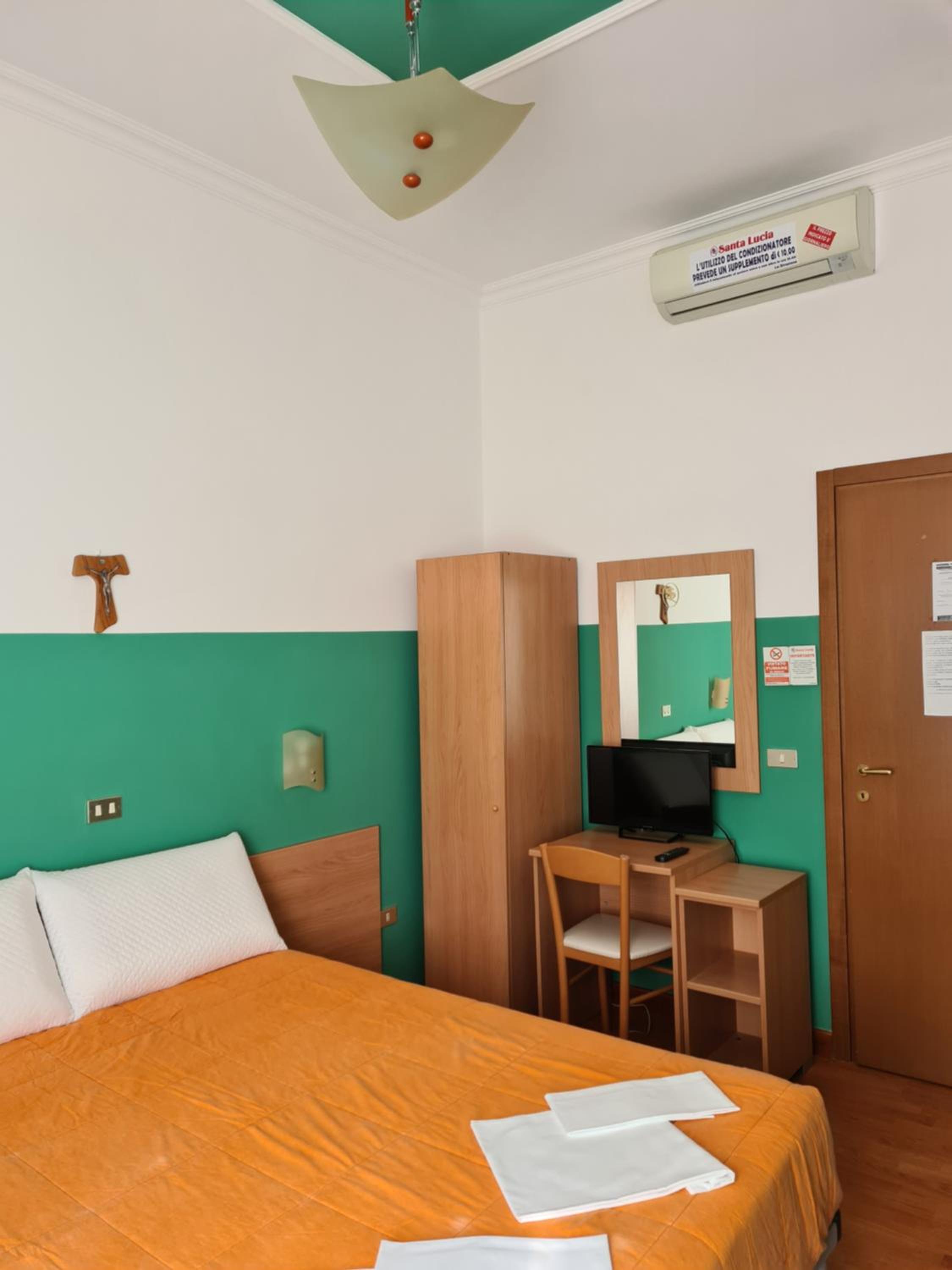 Double Room - Photo 23