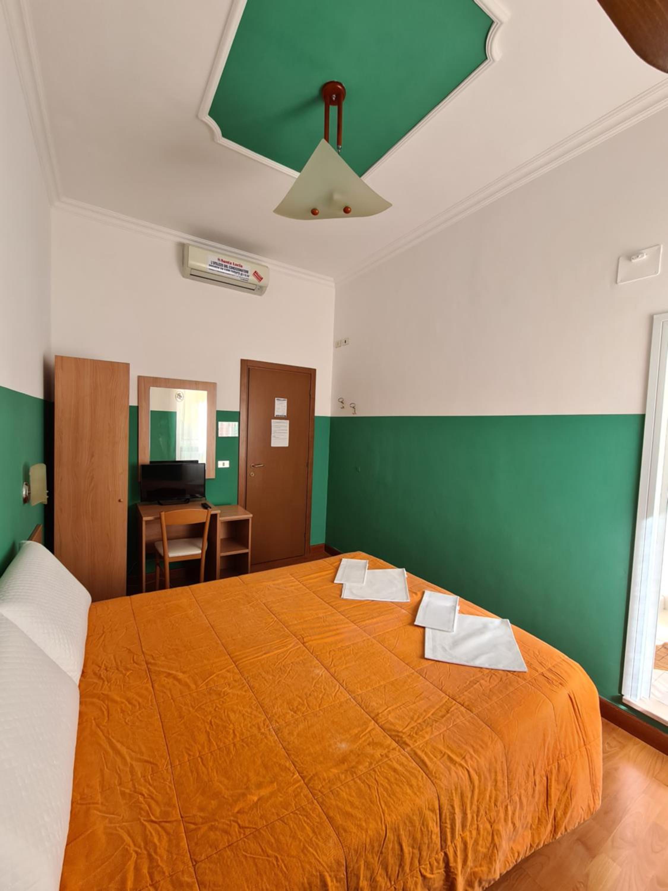 Double Room - Photo 5