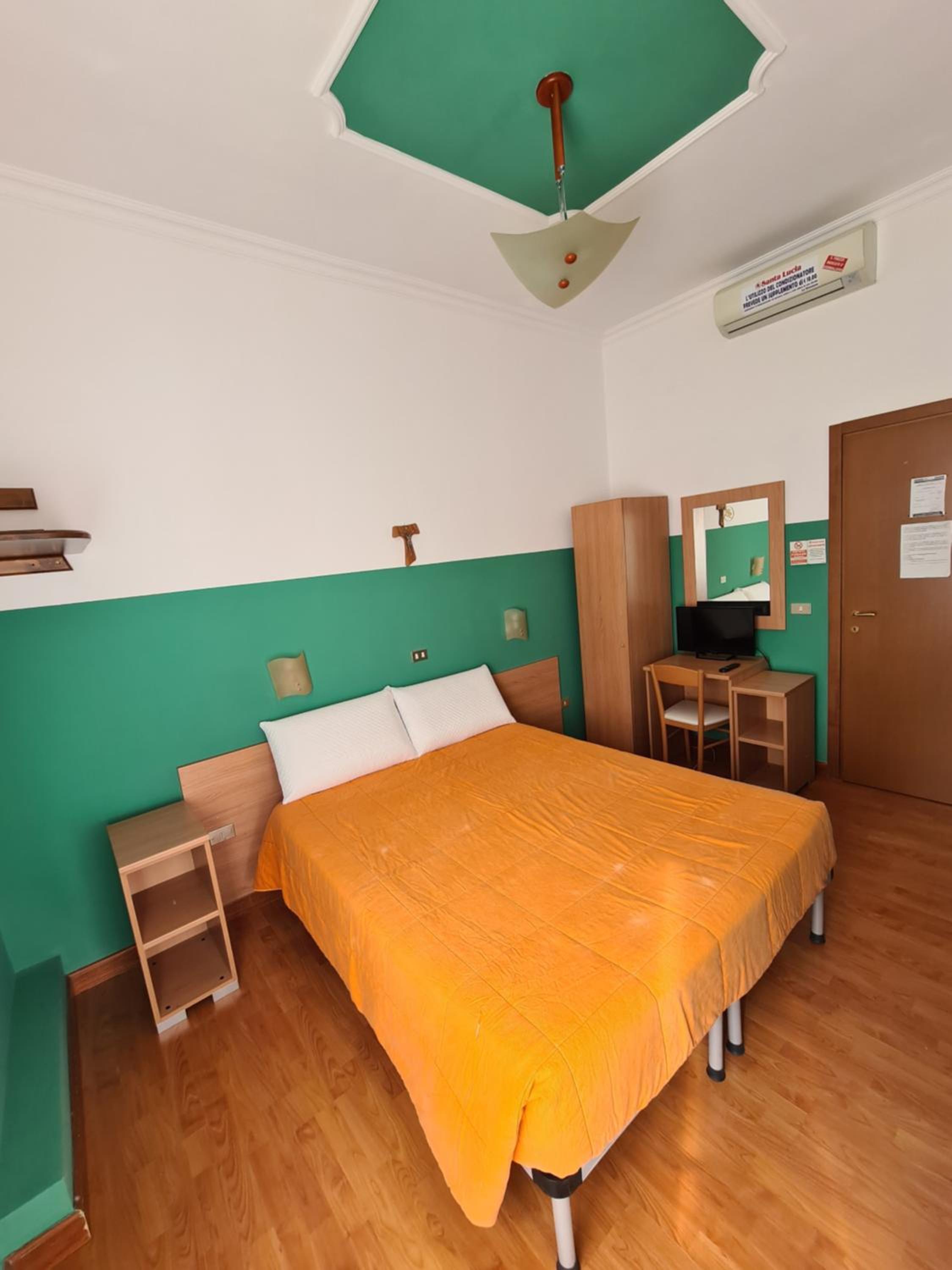 Double Room - Photo 4