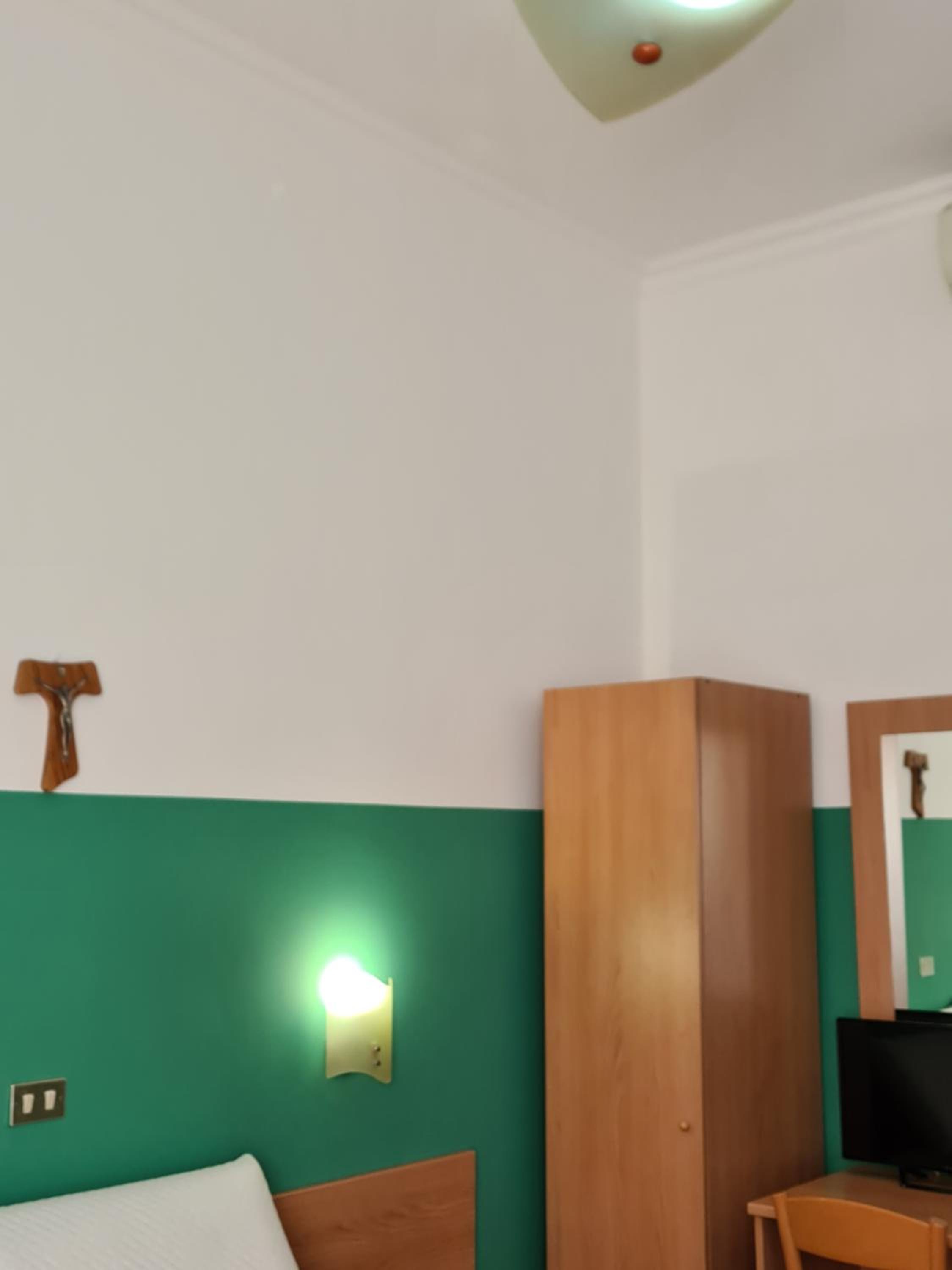 Double Room - Photo 8