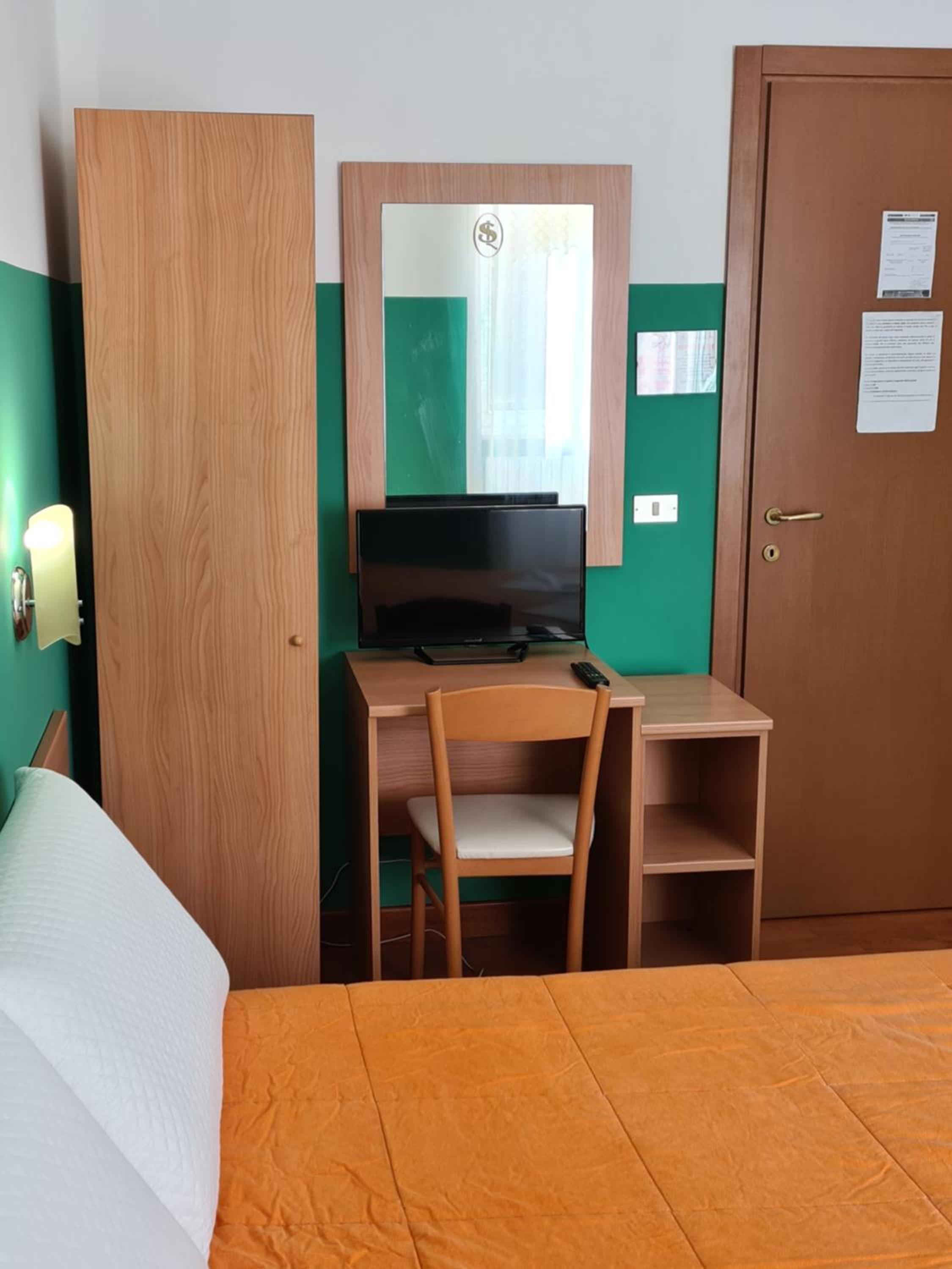Double Room - Photo 12