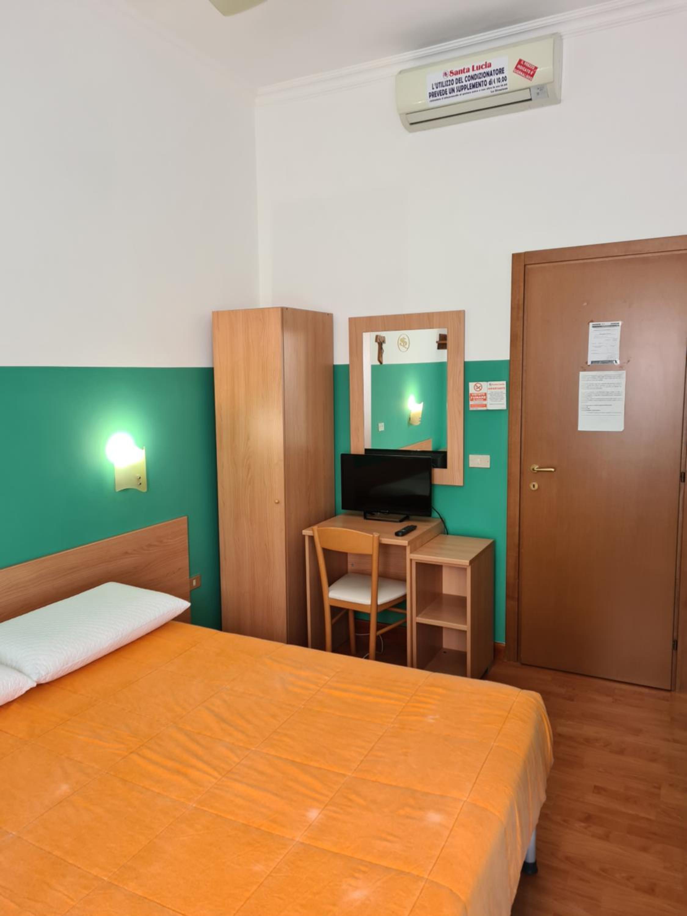 Double Room - Photo 13