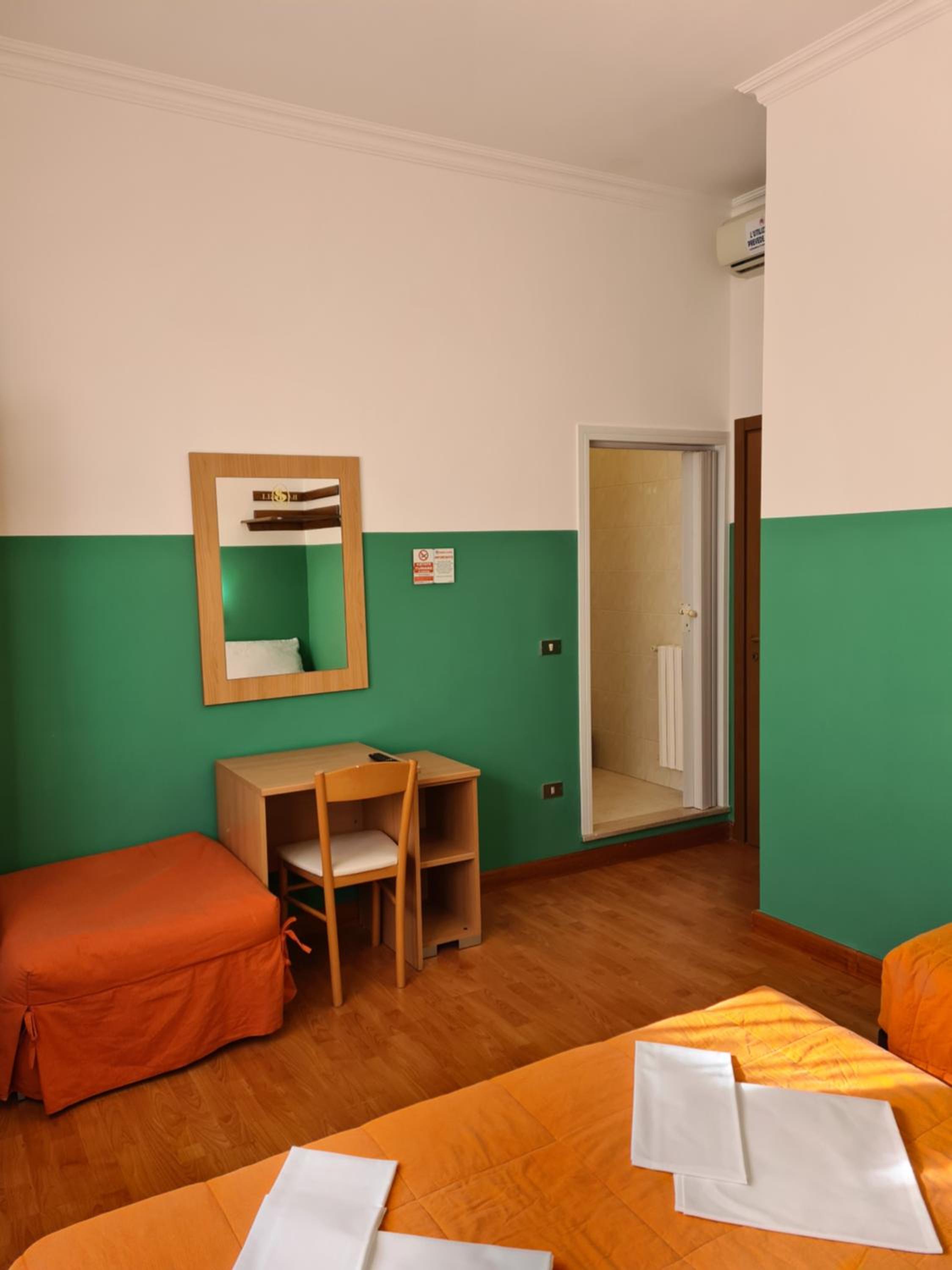 Triple Room - Photo 17