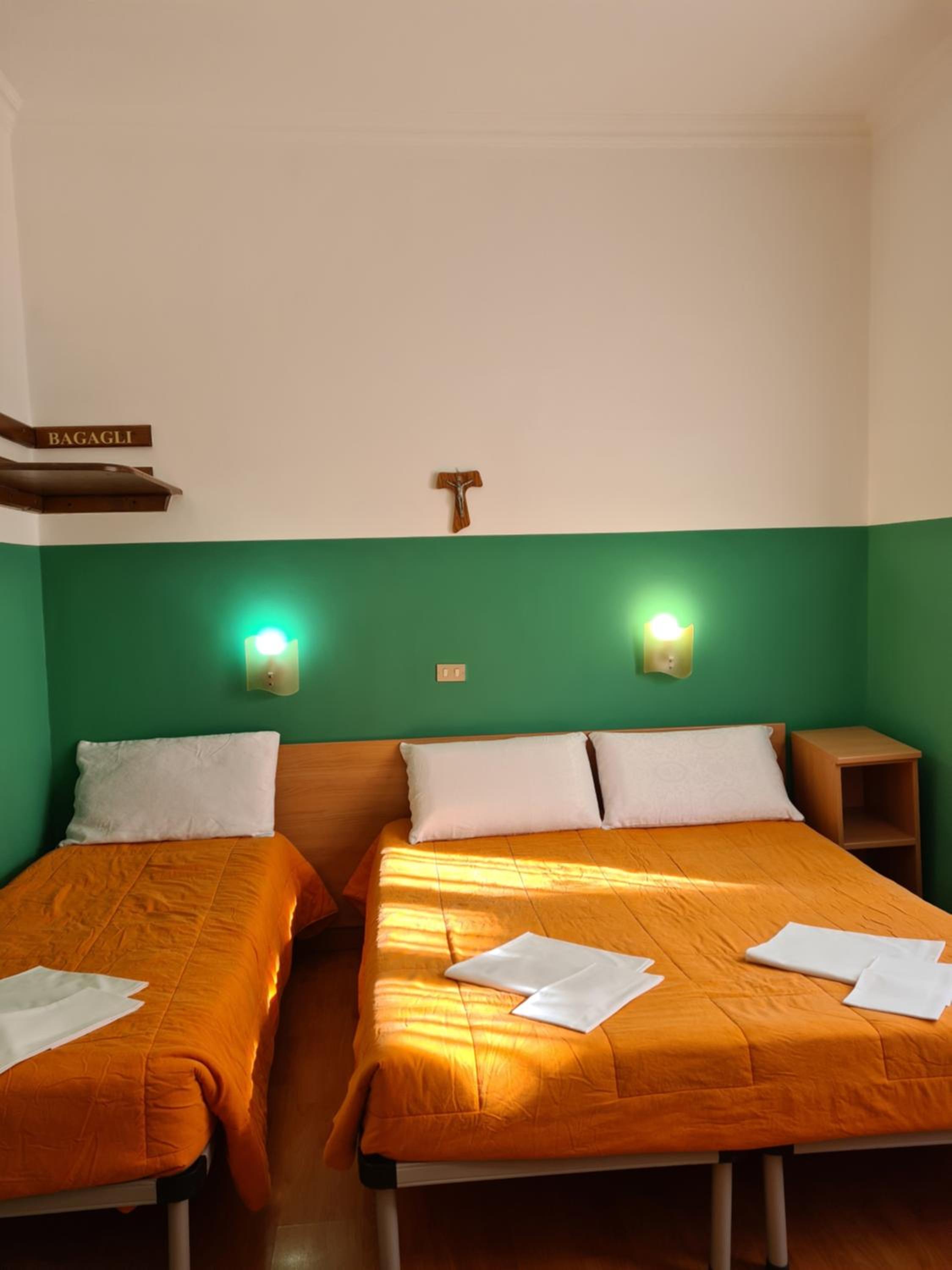 Triple Room - Photo 11