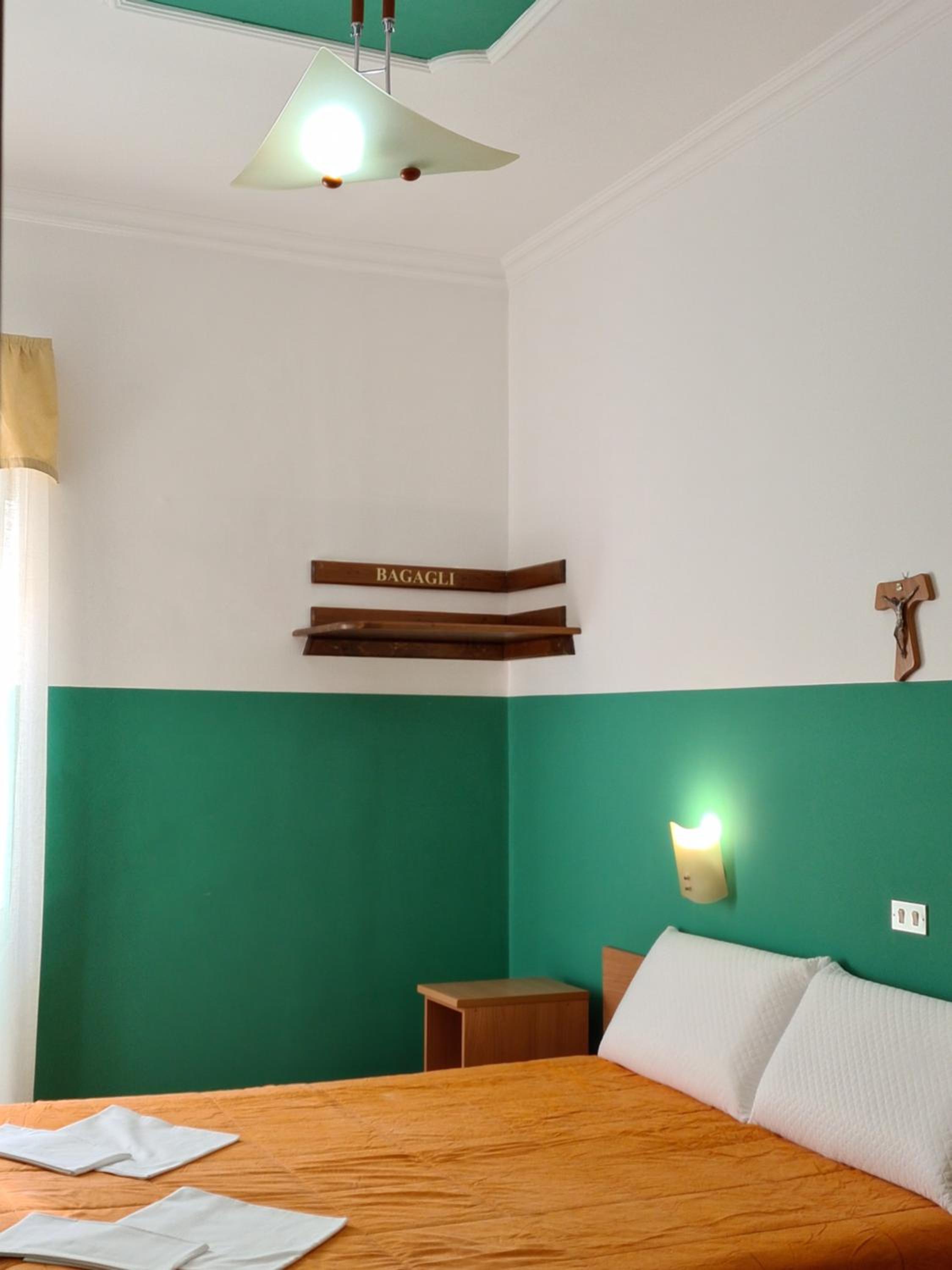 Double Room - Photo 10