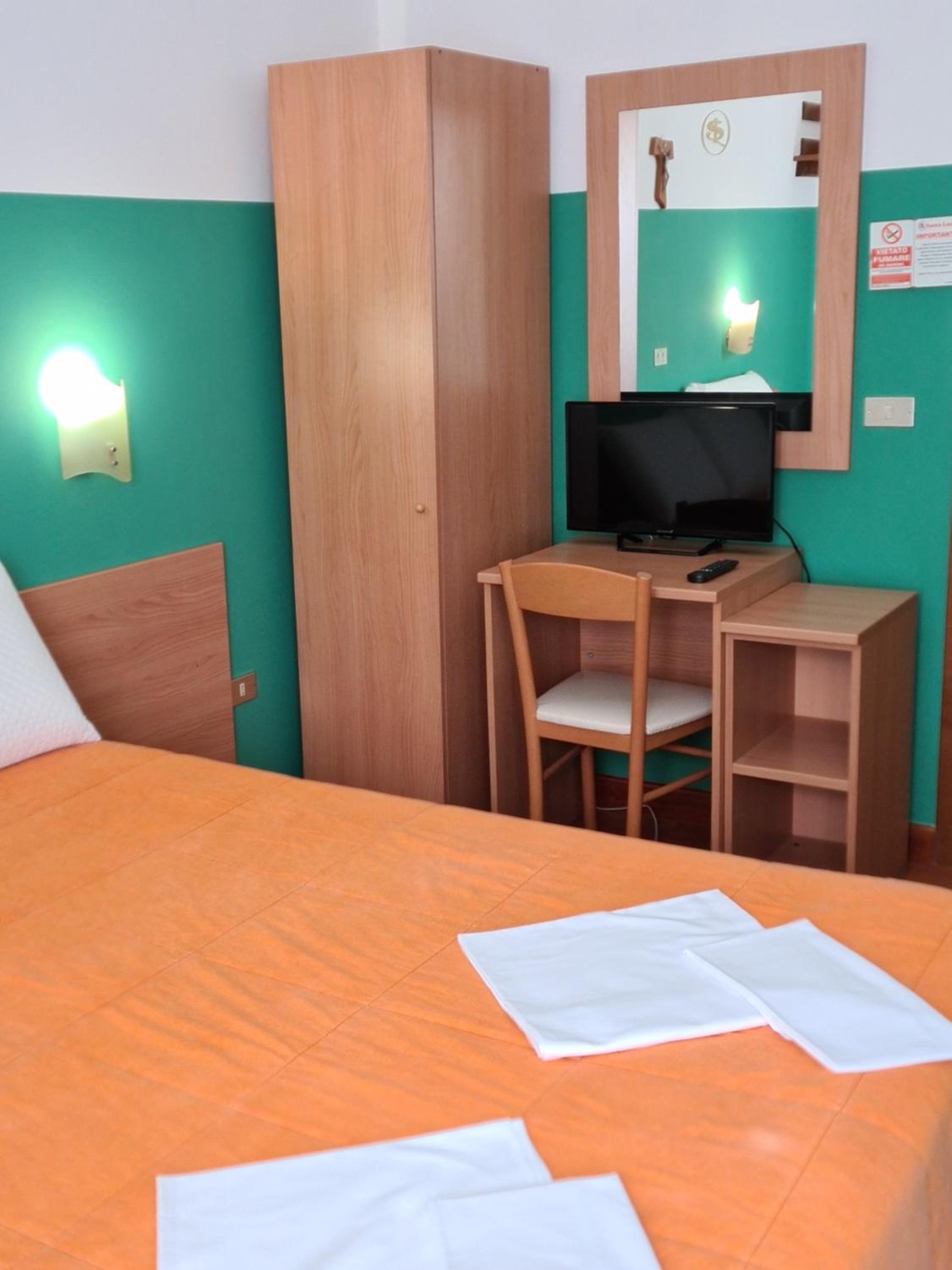 Double Room - Photo 9