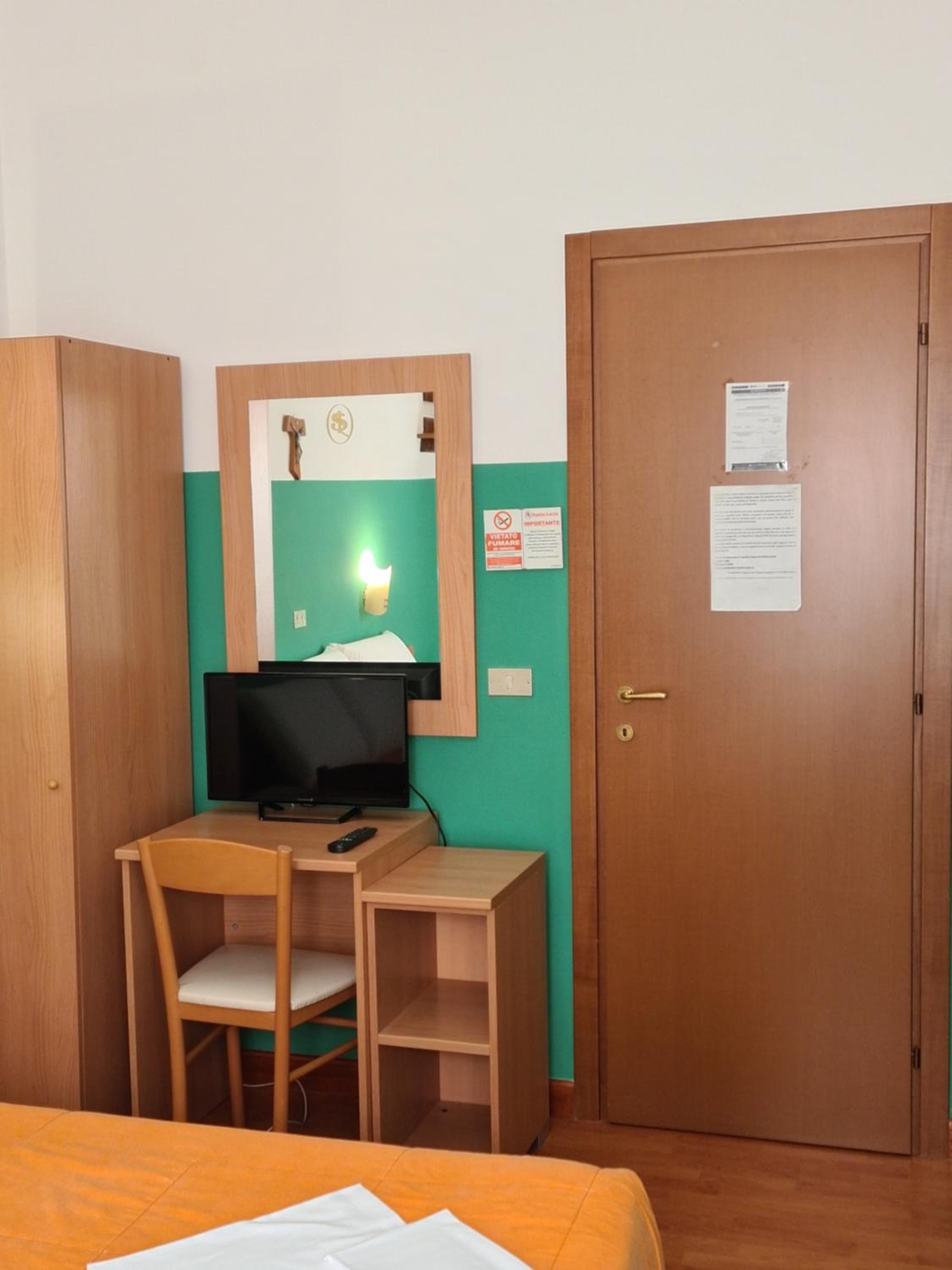 Double Room - Photo 16