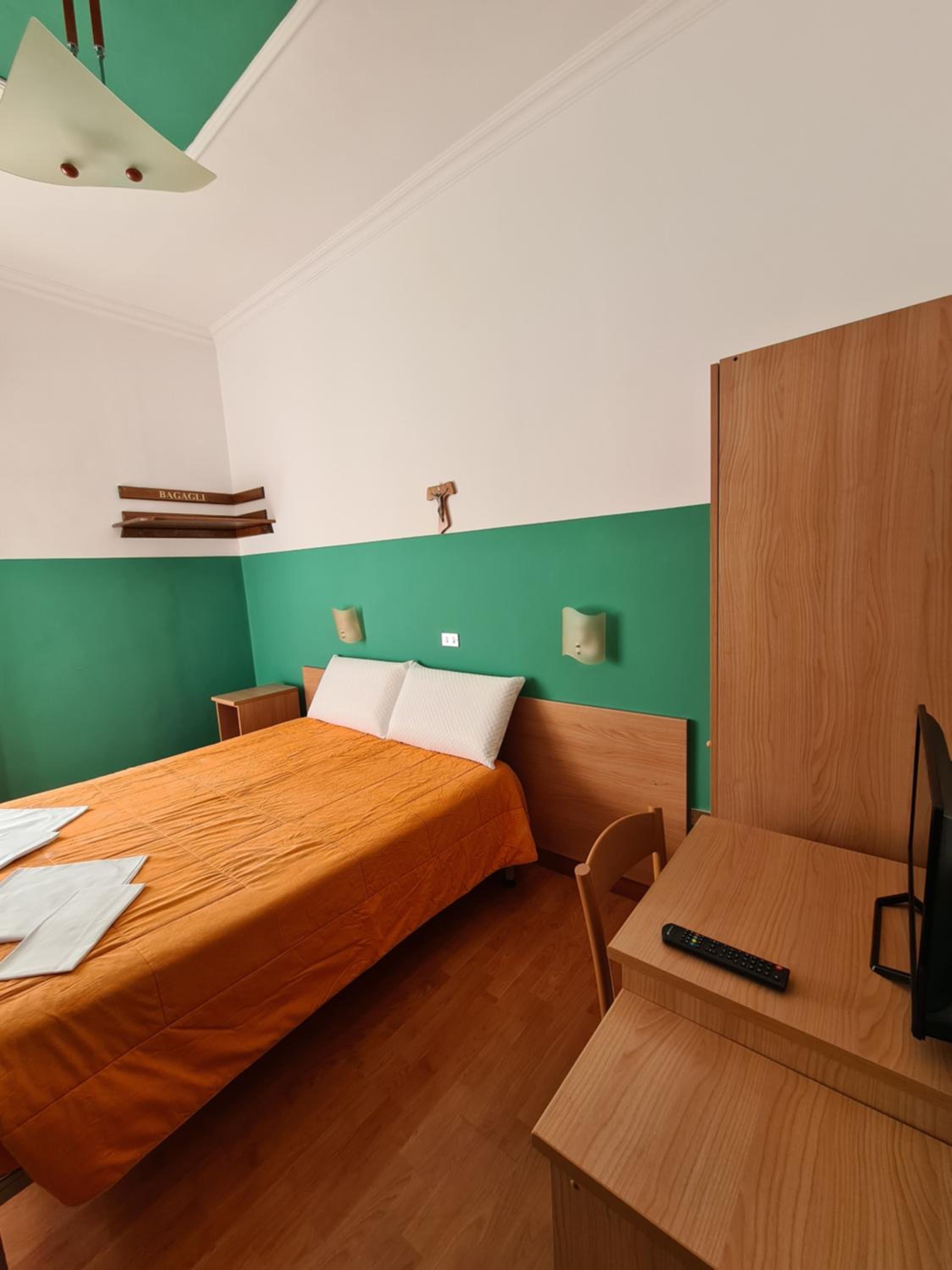 Double Room - Photo 22