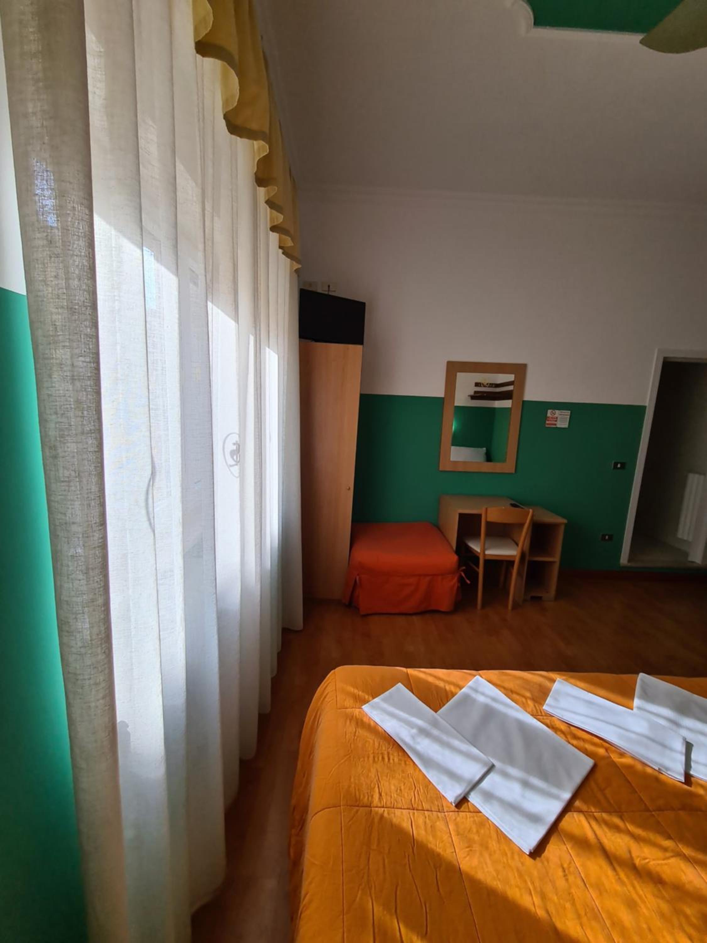Triple Room - Photo 18