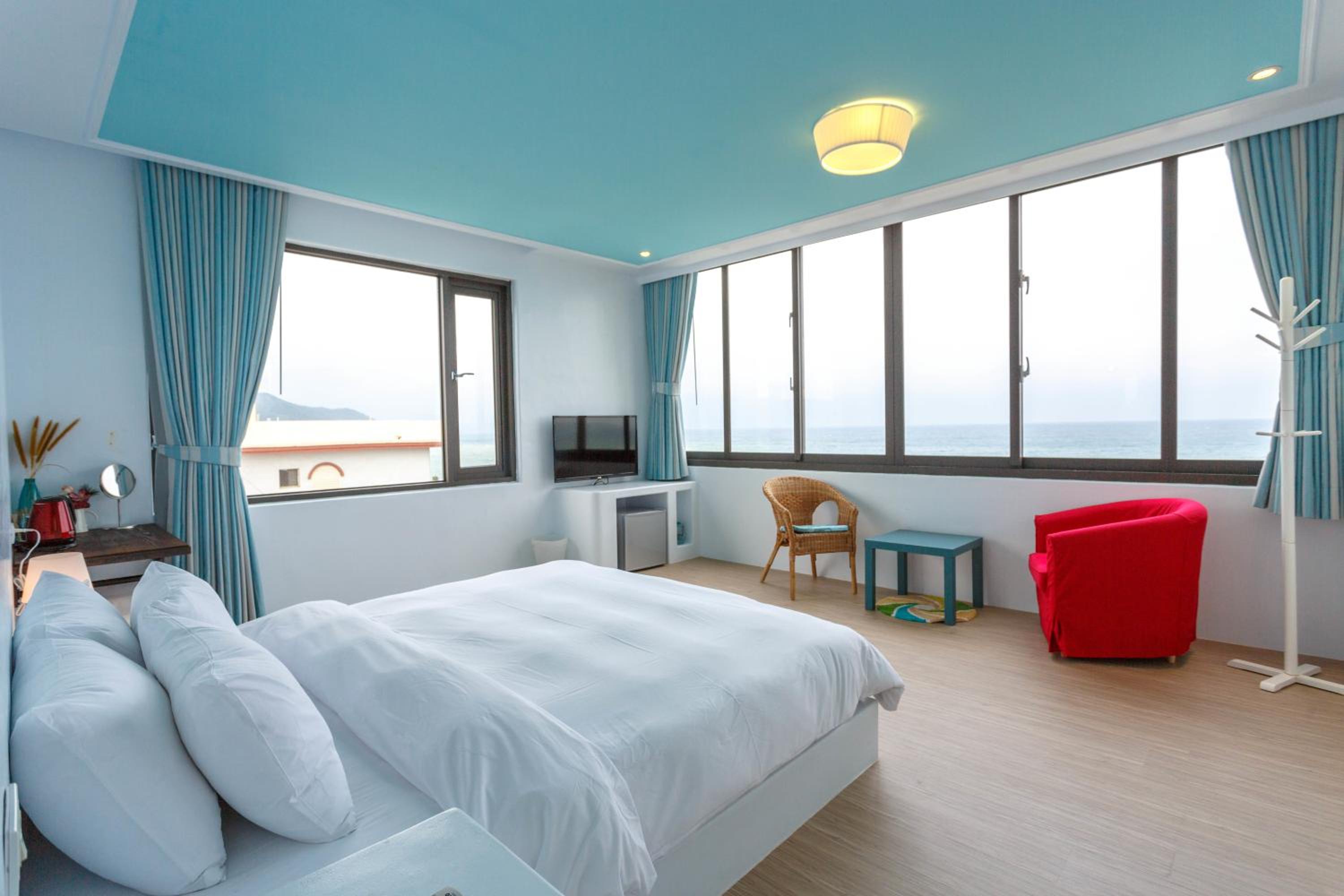 Deluxe Double Room with Sea View - Photo 1