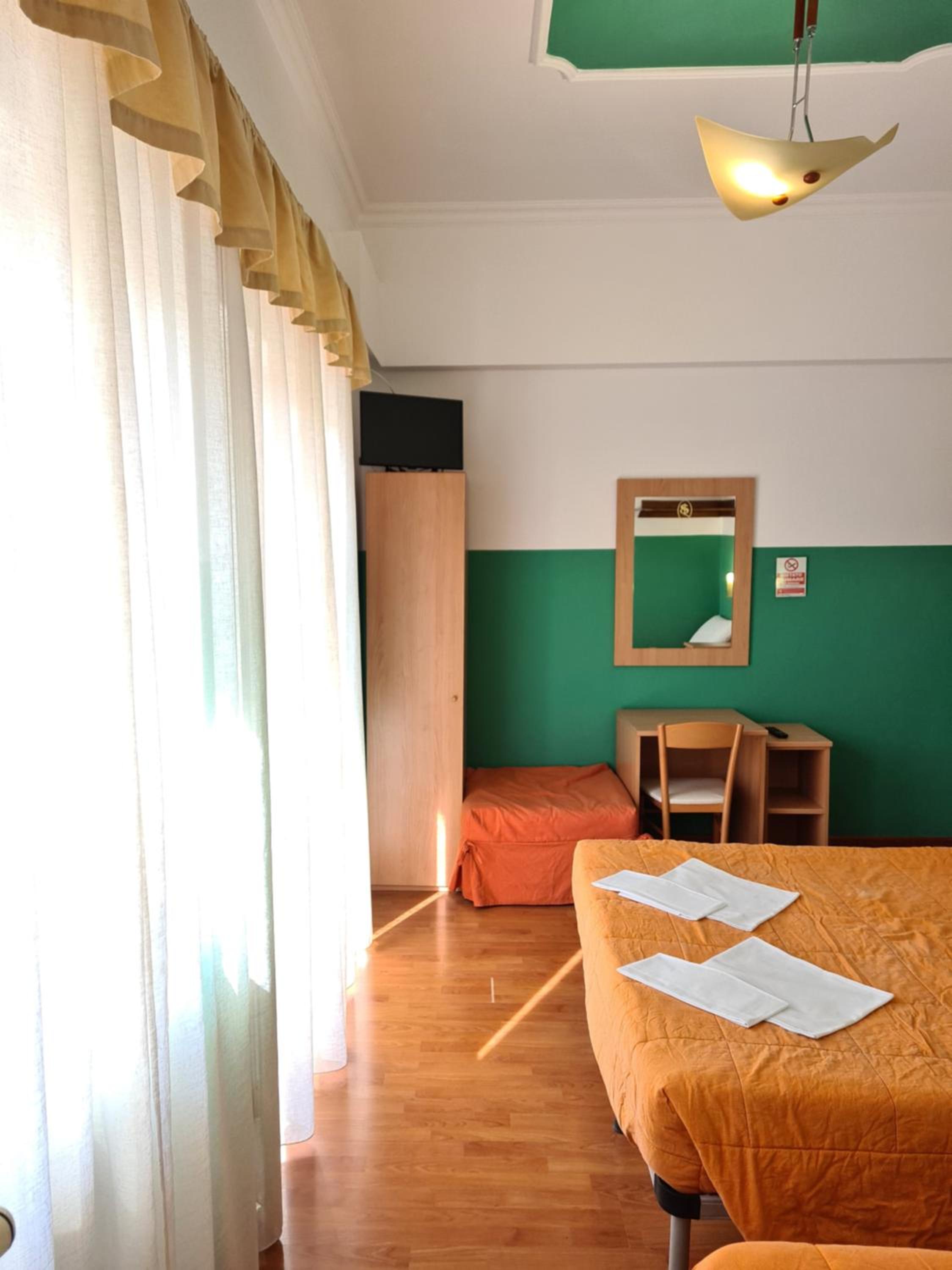 Quadruple Room - Photo 13
