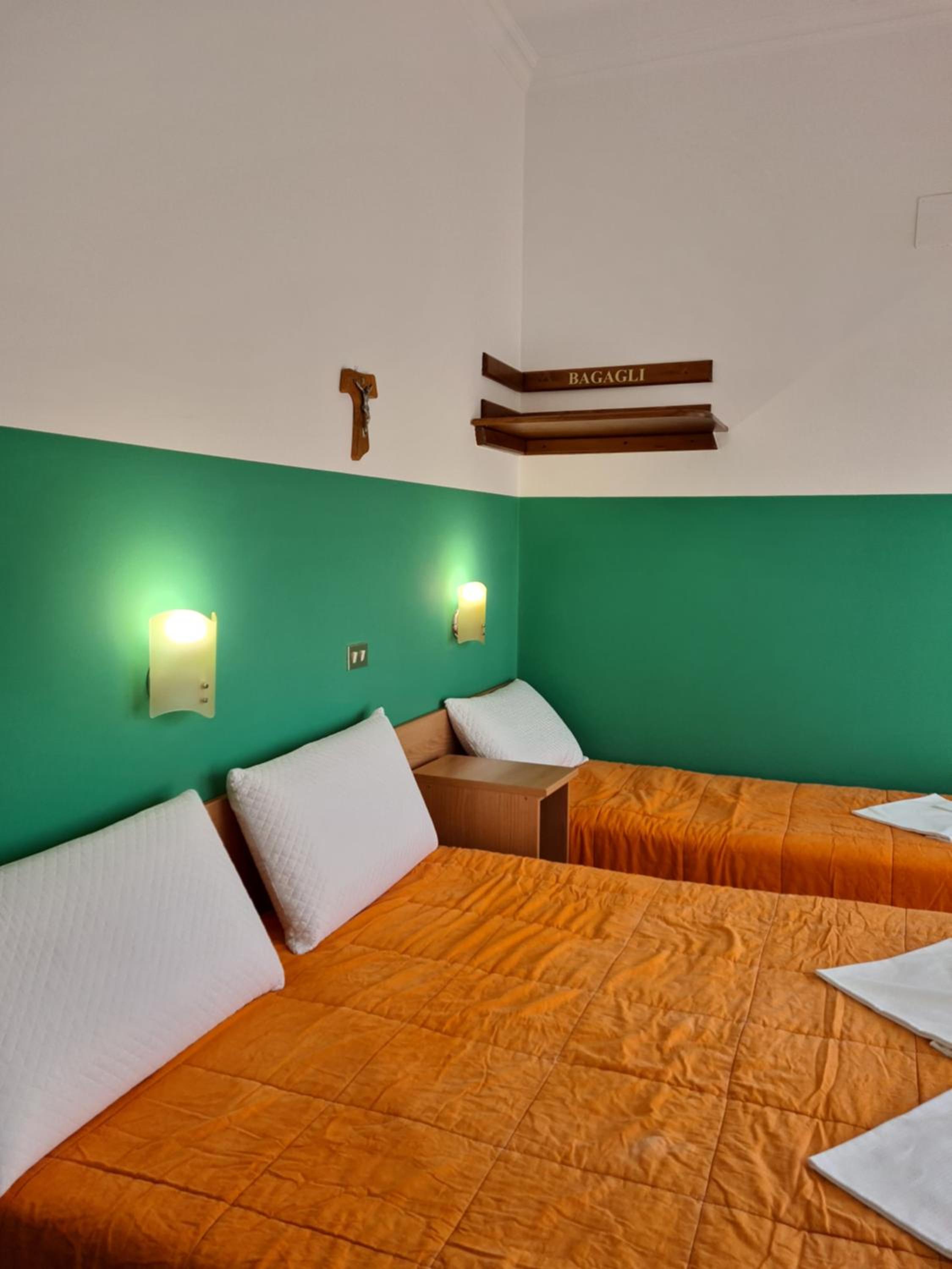 Quadruple Room - Photo 31