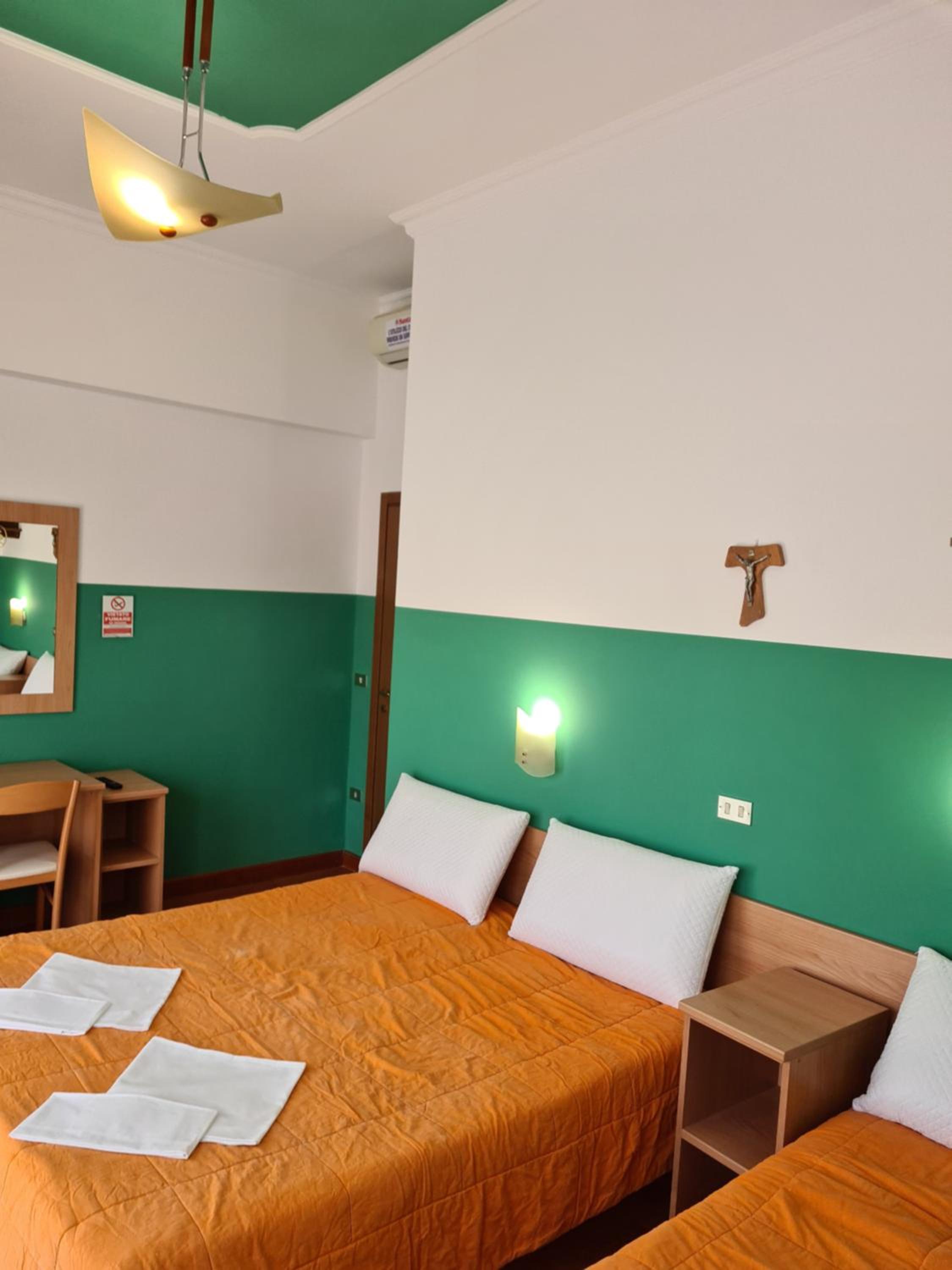 Quadruple Room - Photo 34