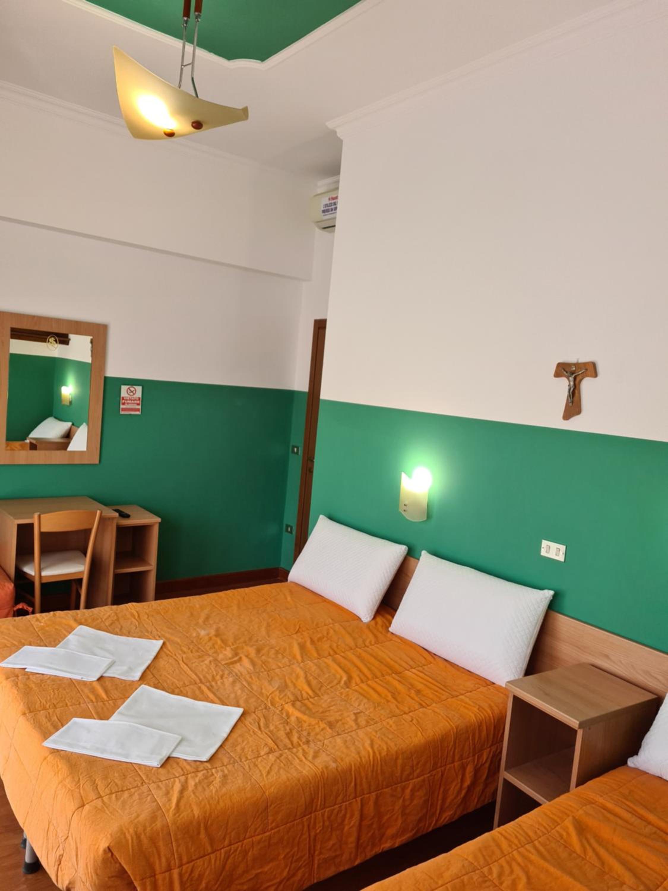 Quadruple Room - Photo 5