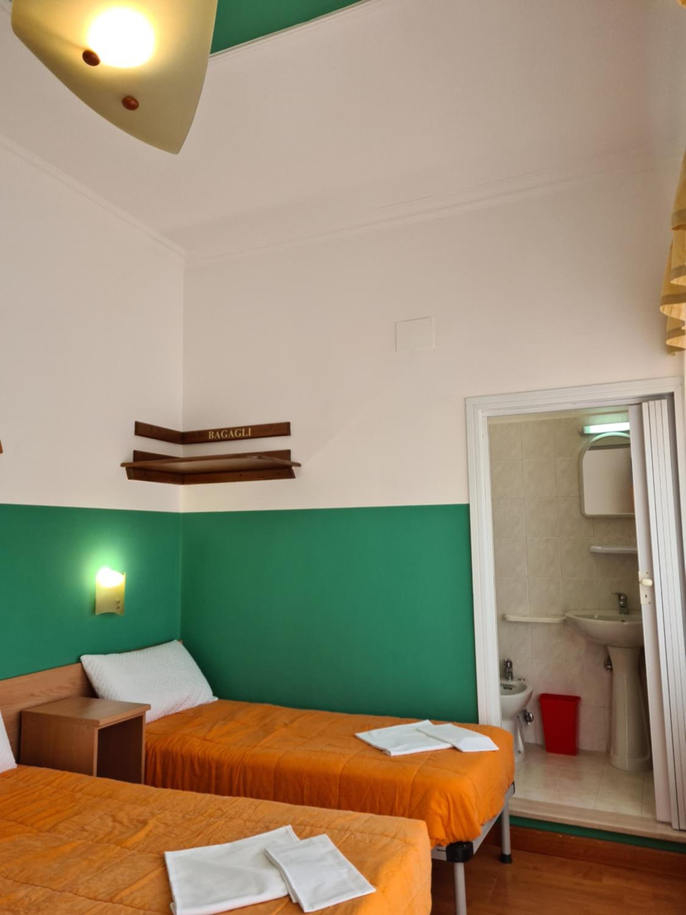 Quadruple Room - Photo 30