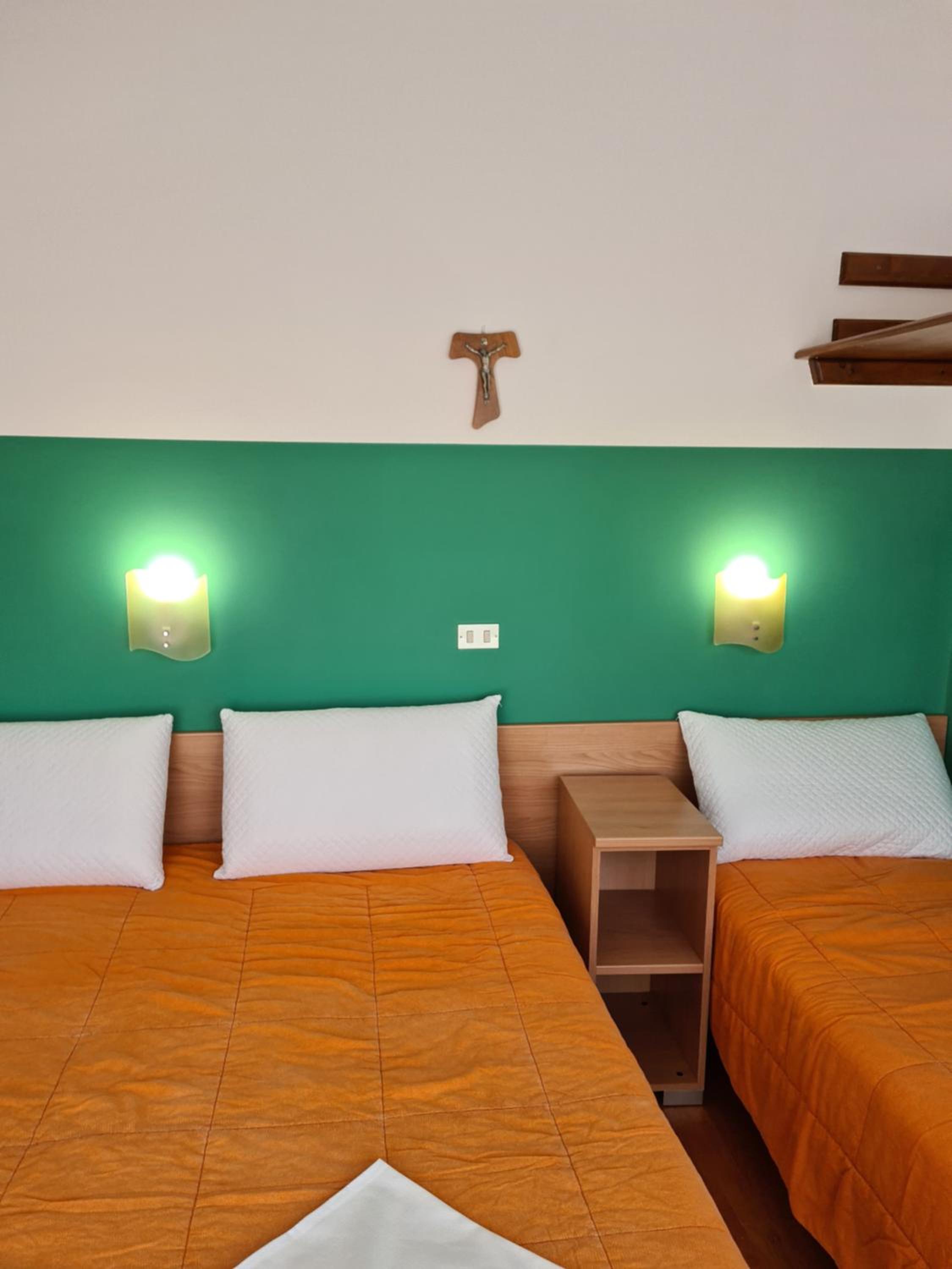Quadruple Room - Photo 14
