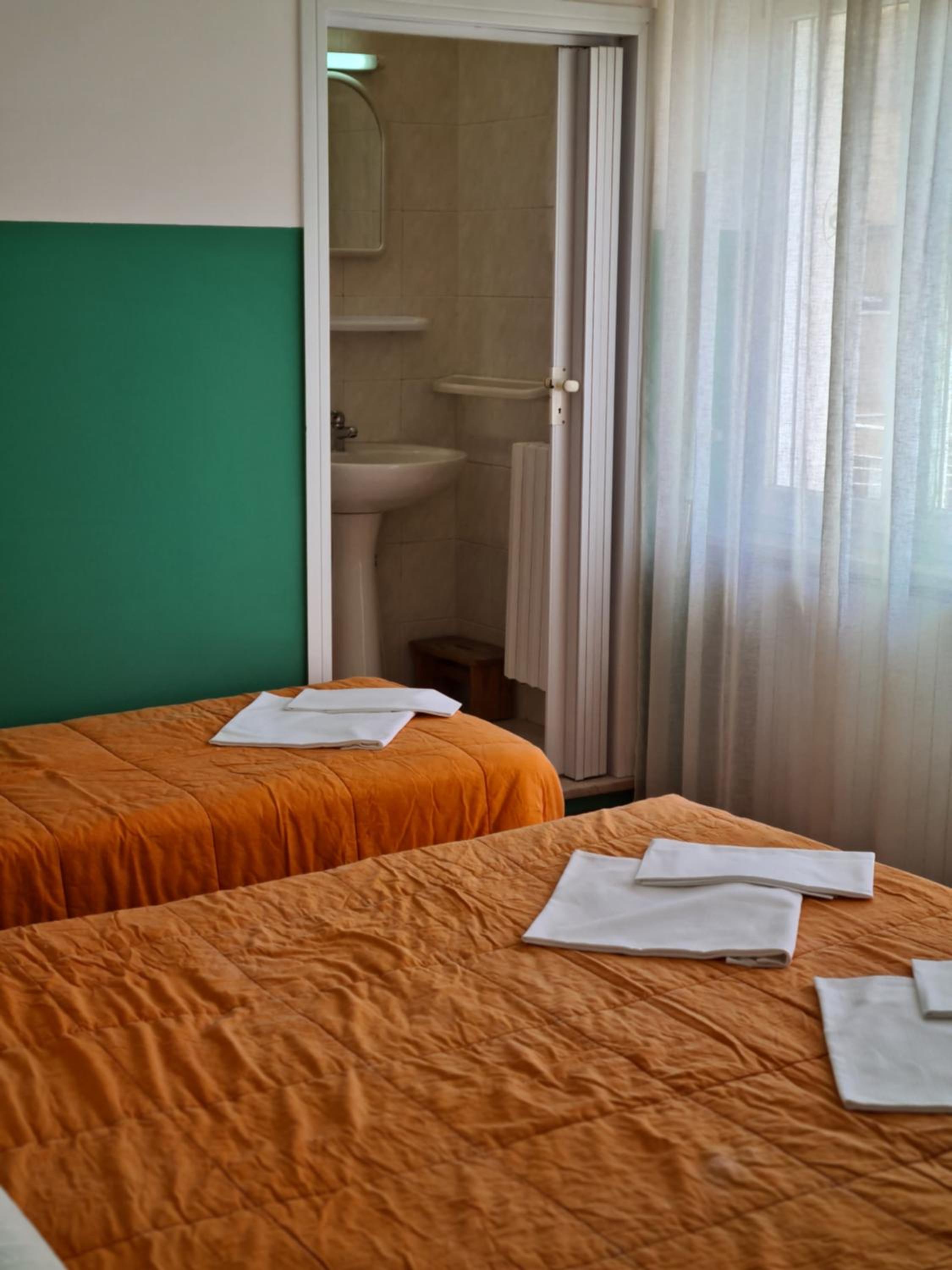 Quadruple Room - Photo 26