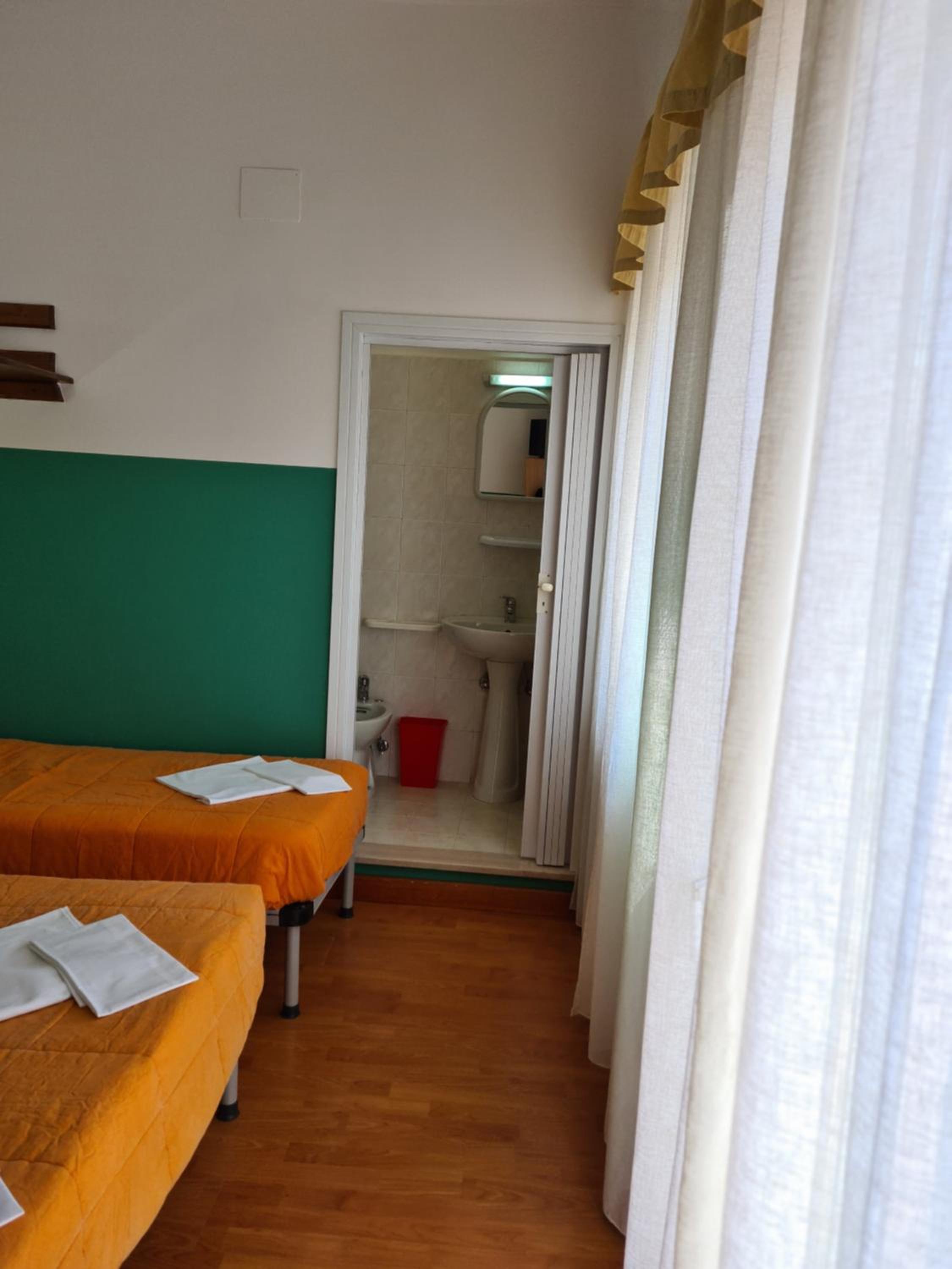 Quadruple Room - Photo 20