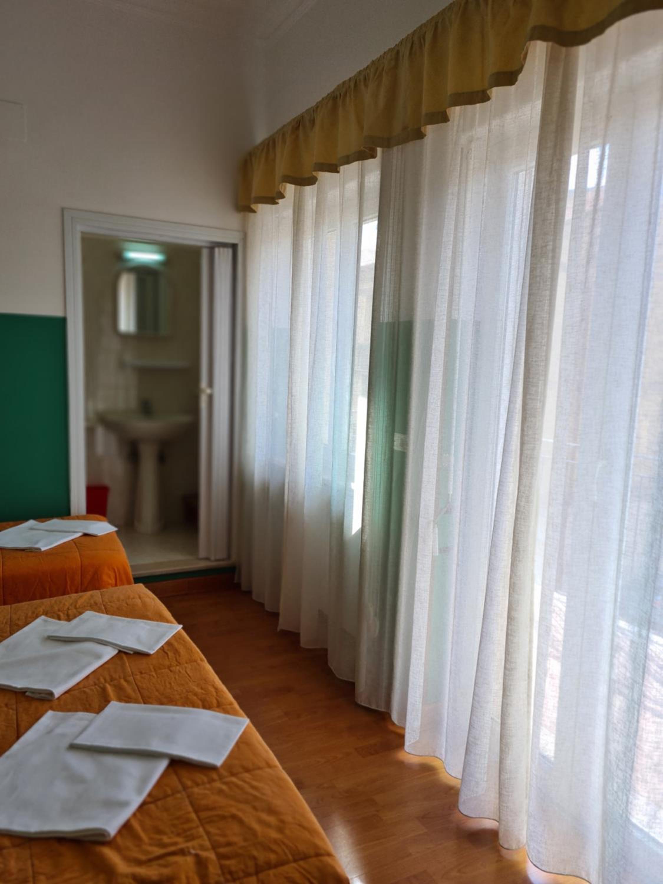 Quadruple Room - Photo 21