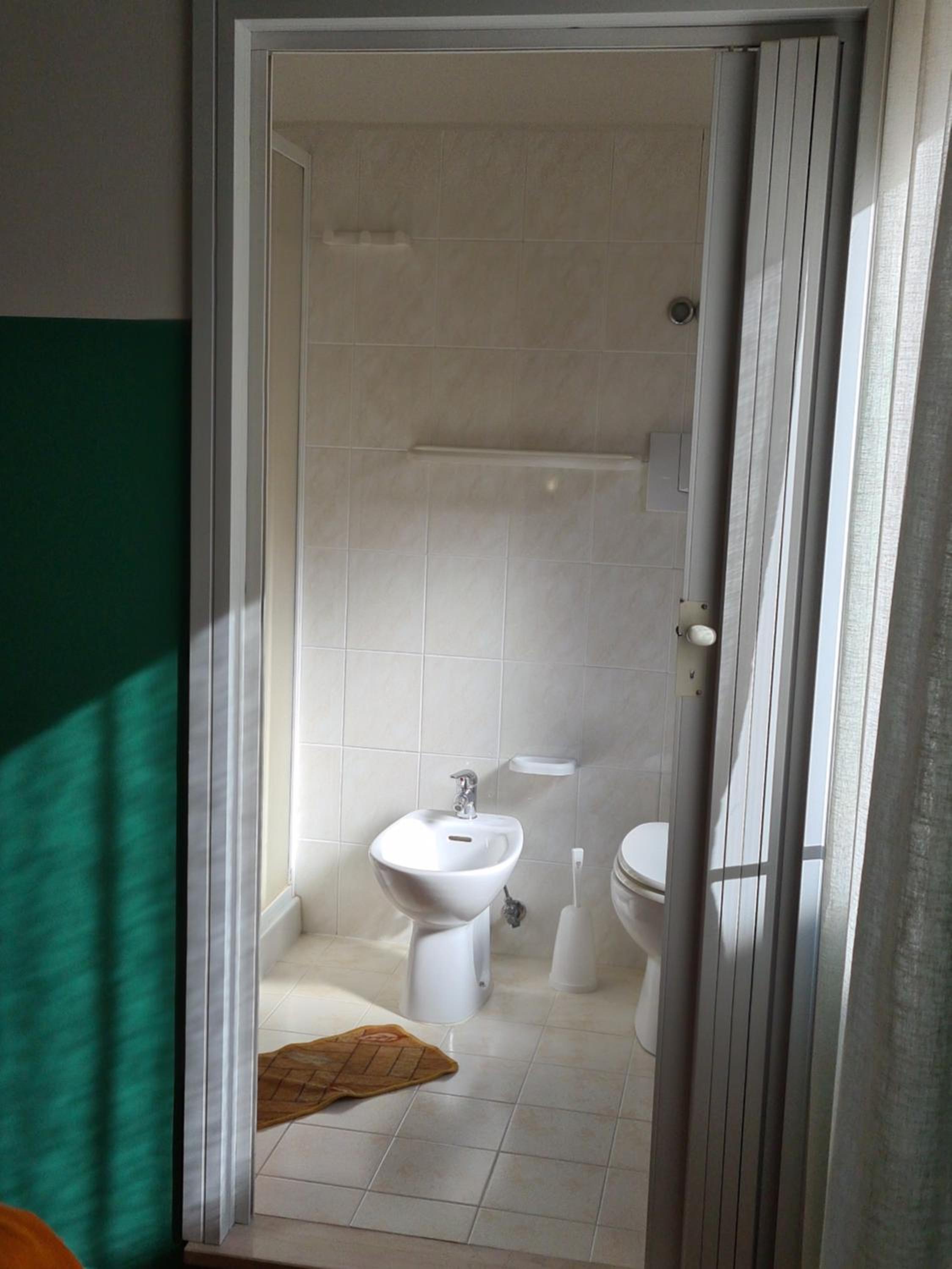 Double Room - Photo 17