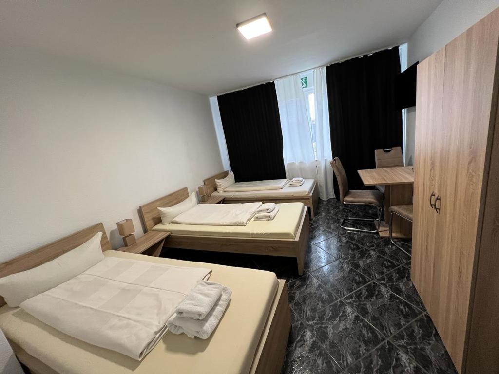 Basic Triple Room photo 1