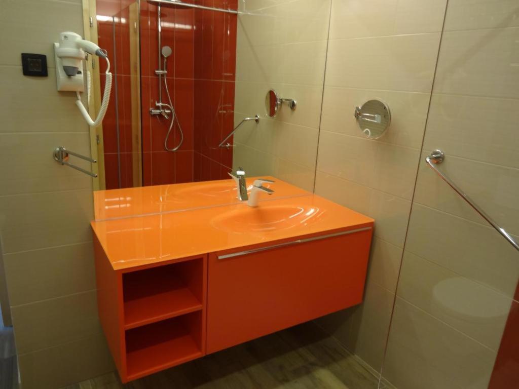 Twin Room With Shared Bathroom photo 2