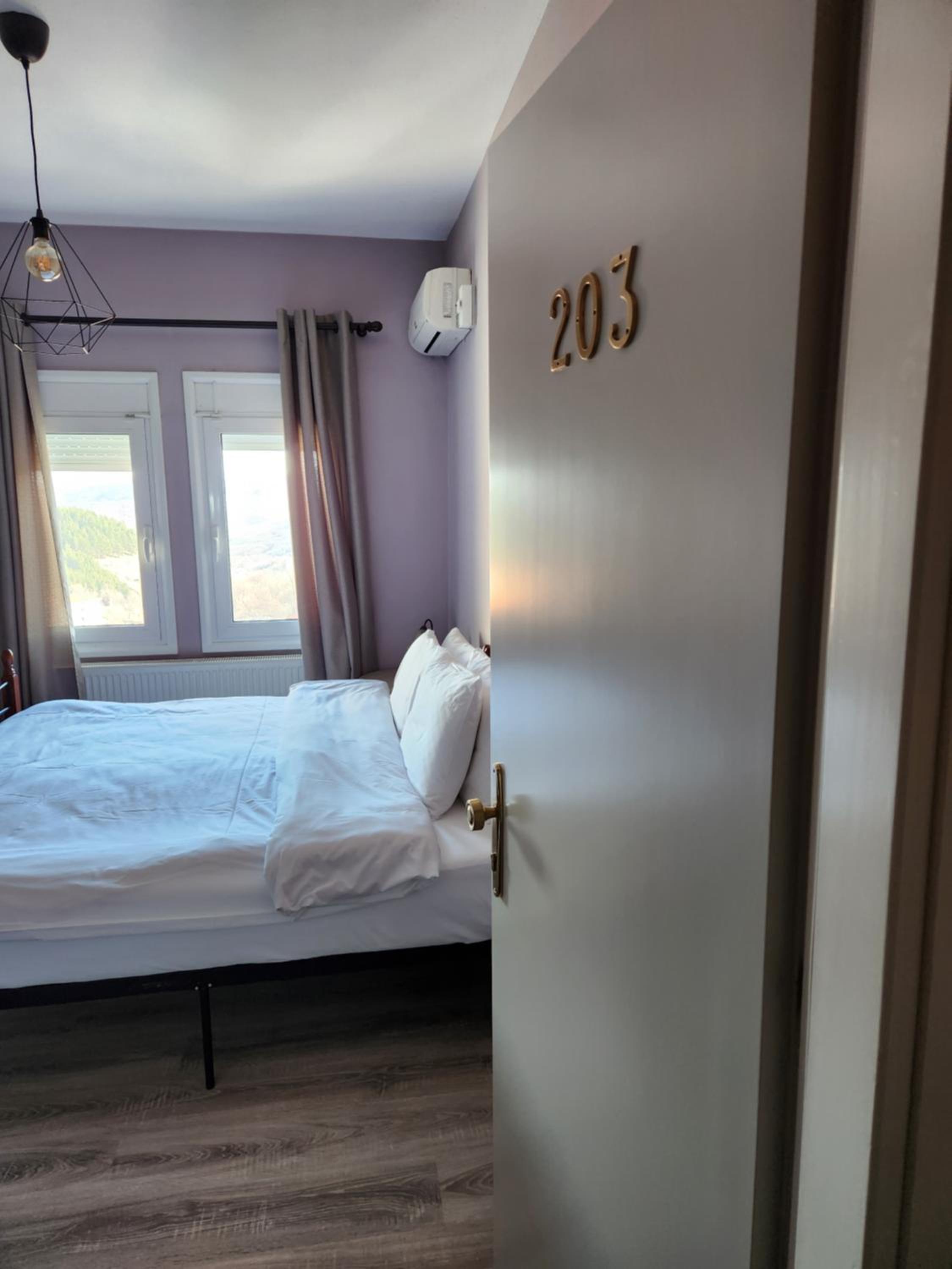 Budget Double Room - Photo 4