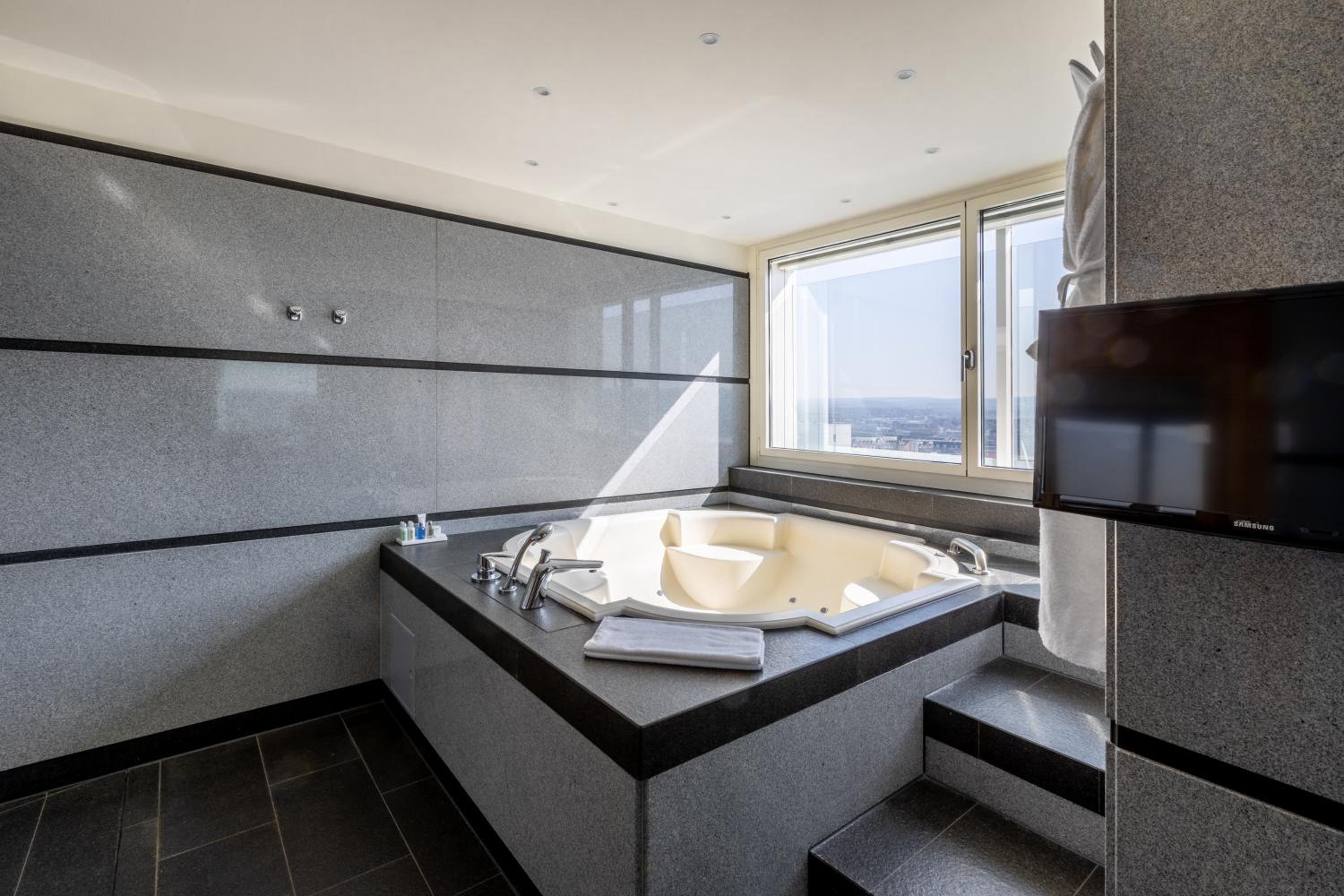 Heaven Suite thumbnail 6