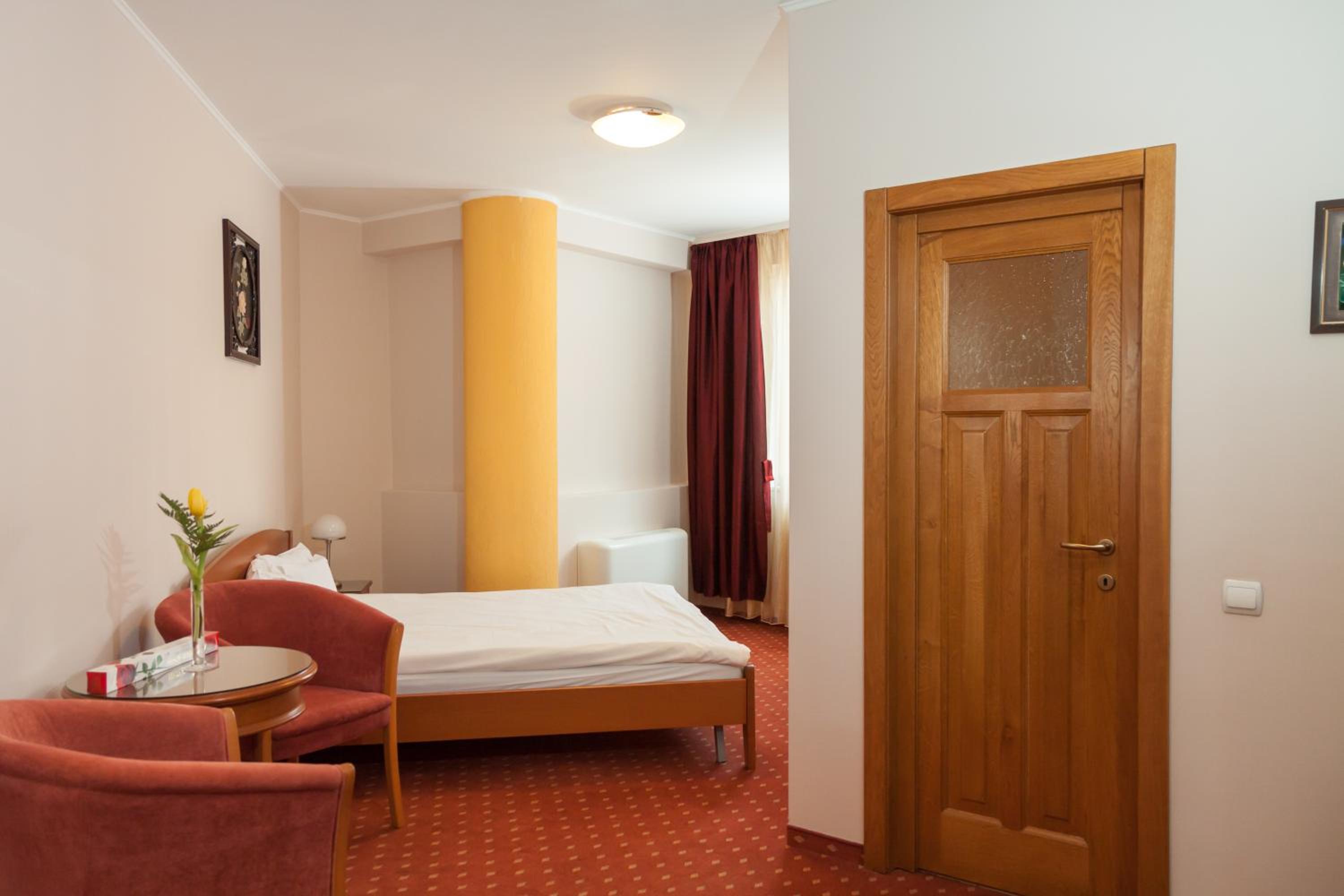 Double or Twin Room - Photo 3