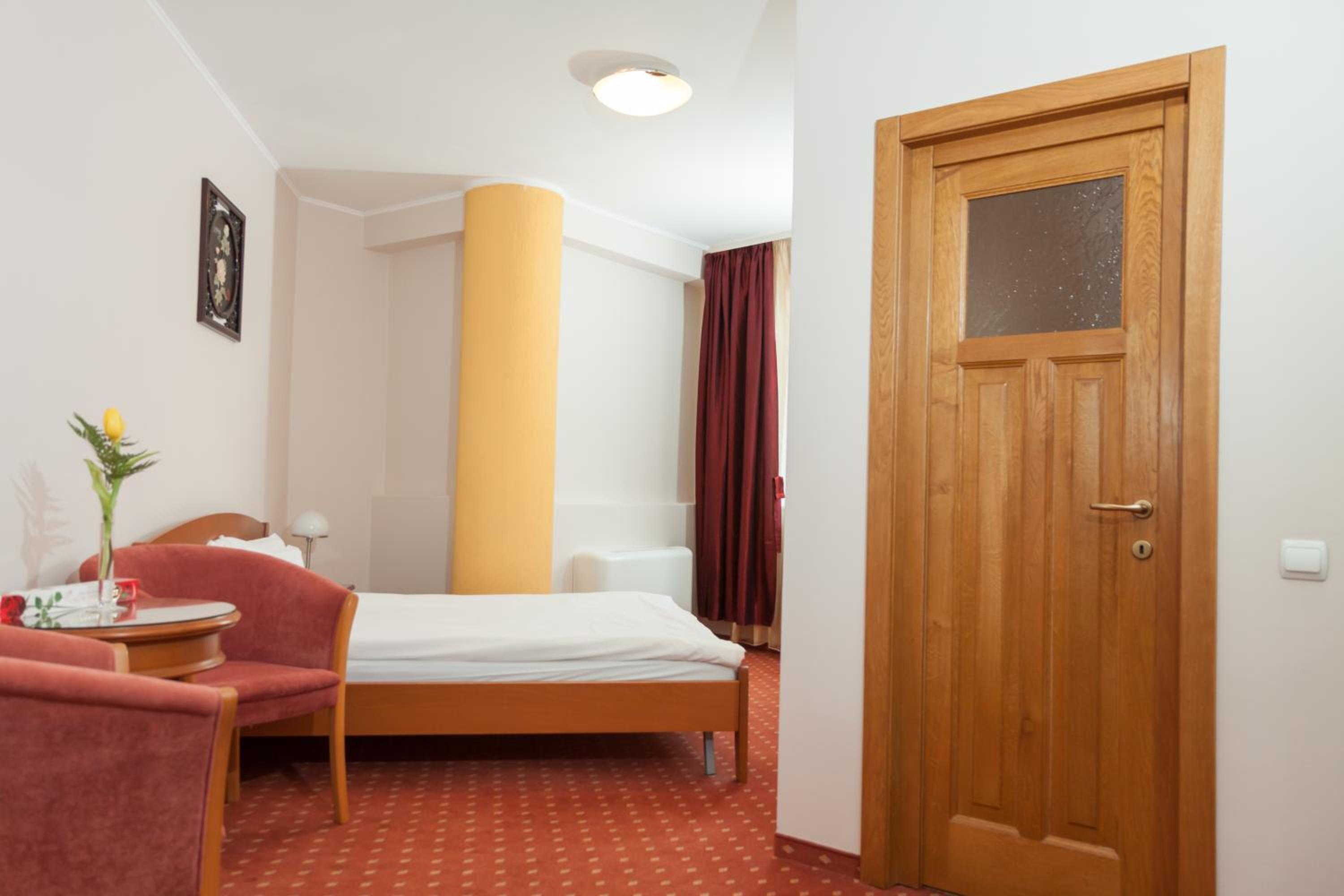 Double or Twin Room photo 2