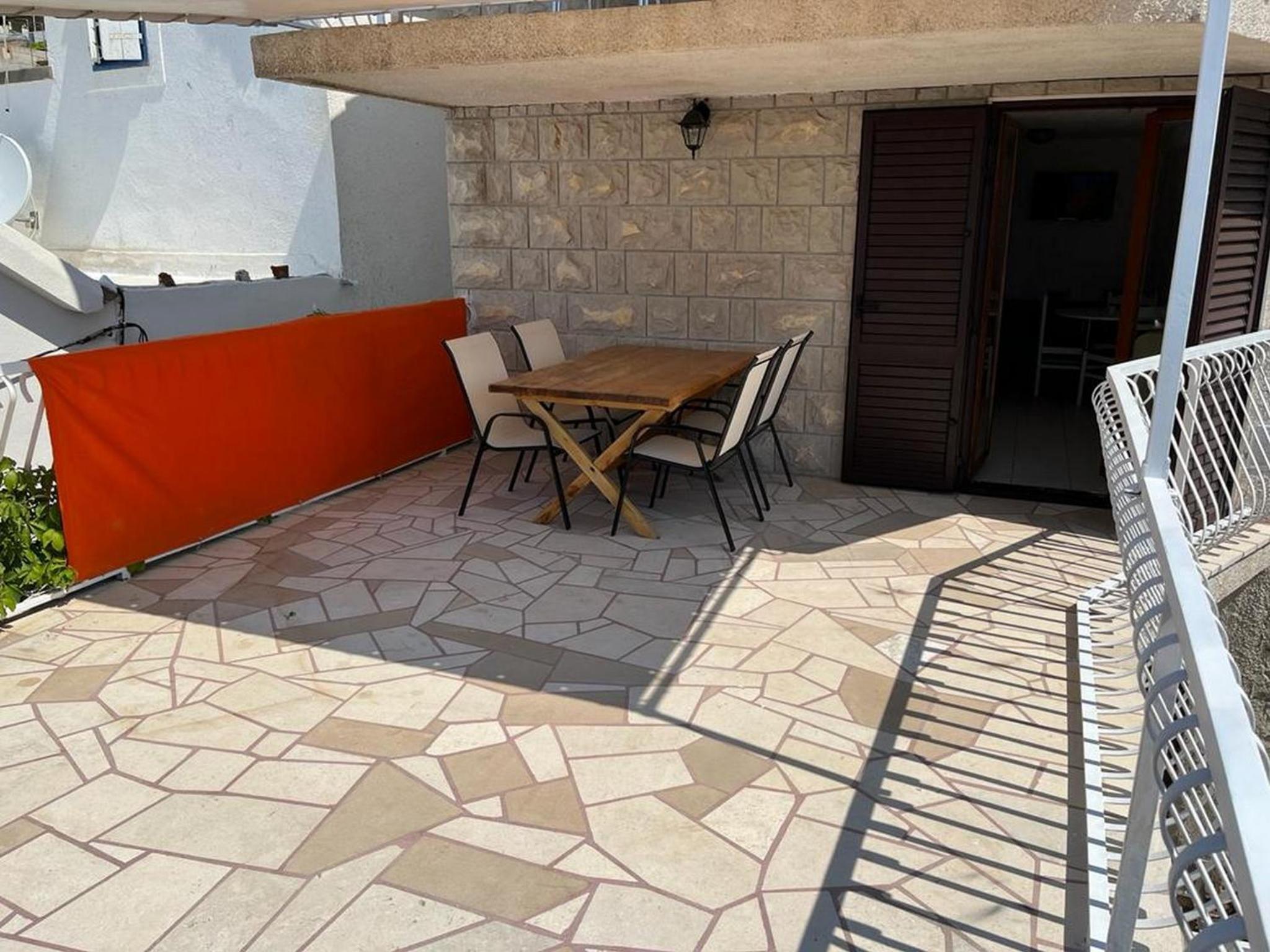 One-Bedroom Apartment with Terrace and Sea View photo 2