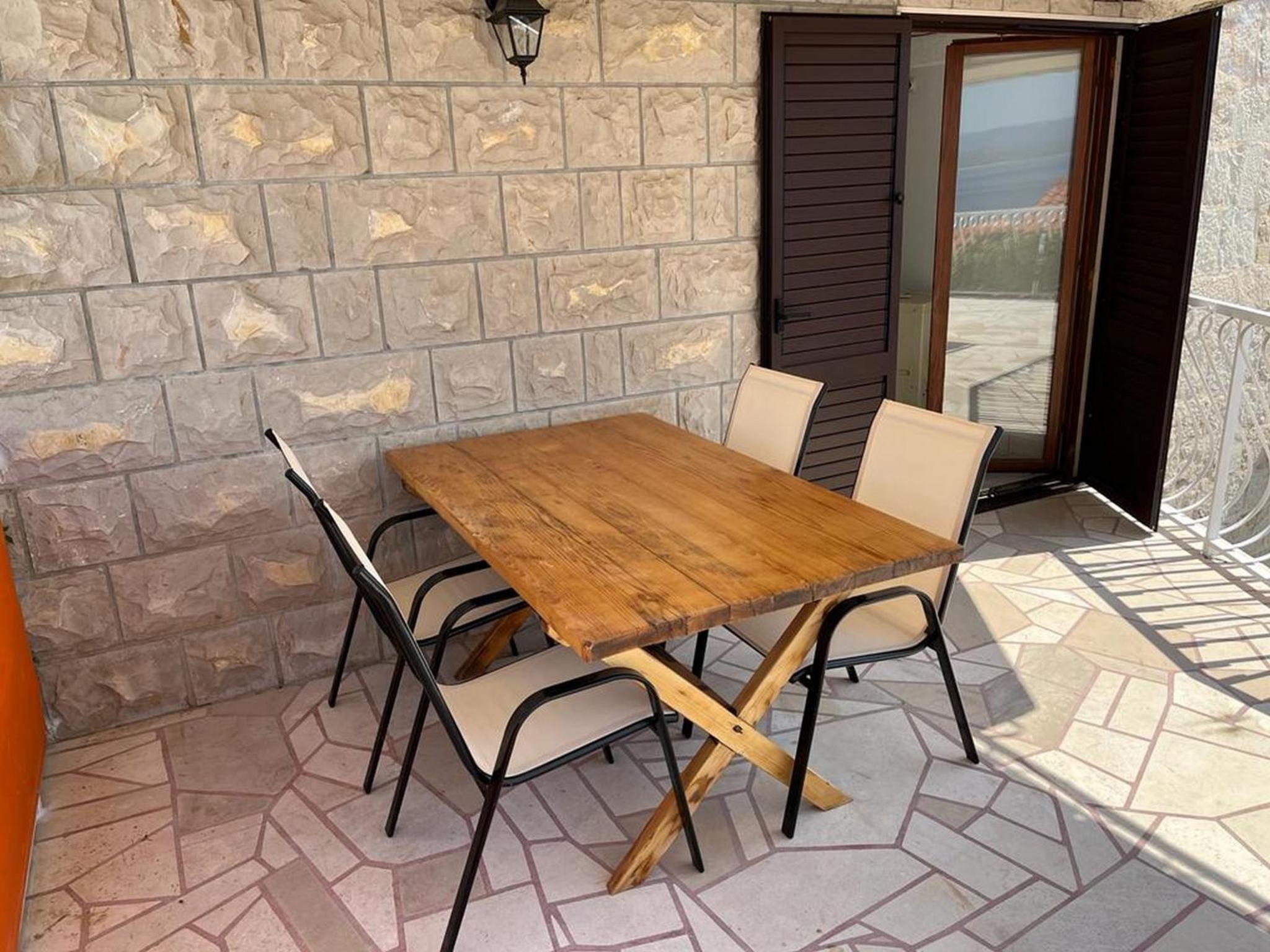 One-Bedroom Apartment with Terrace and Sea View photo 3