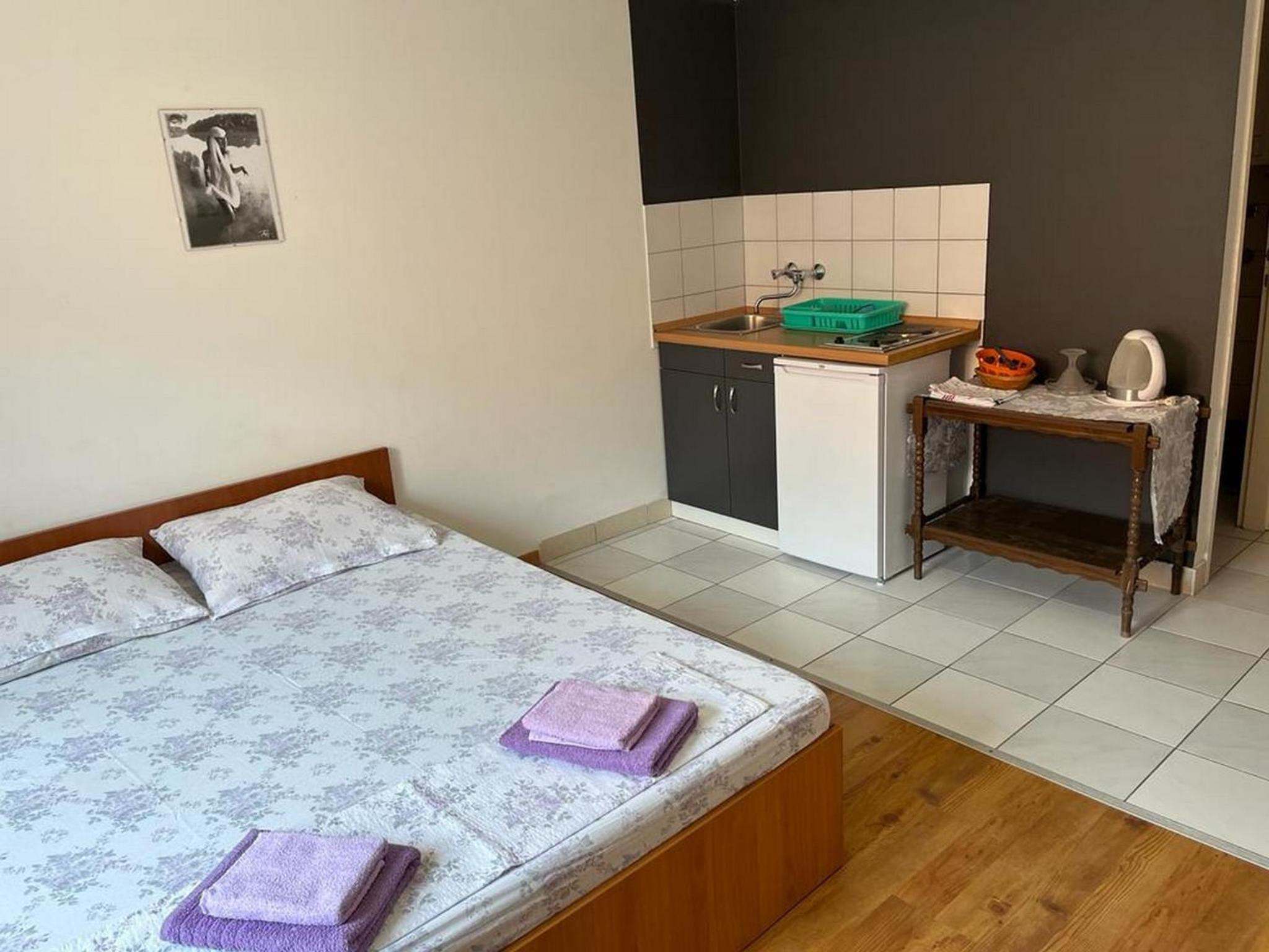 Studio Apartment with Balcony photo 3