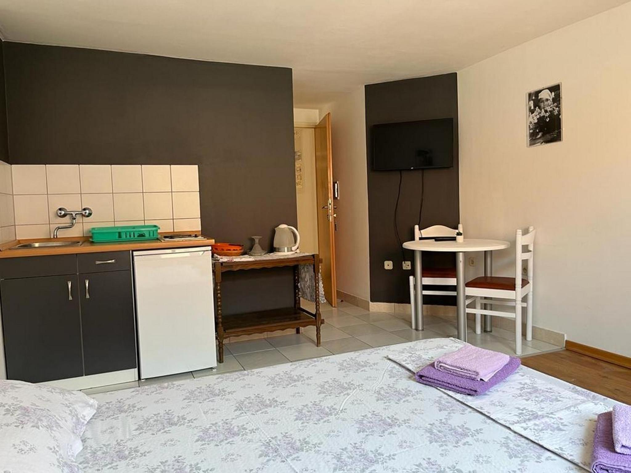 Studio Apartment with Balcony photo 2