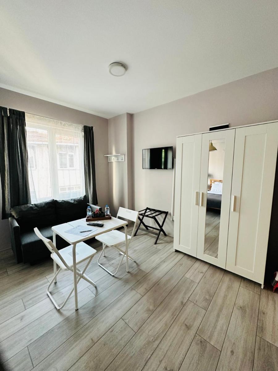 Studio Apartment photo 1