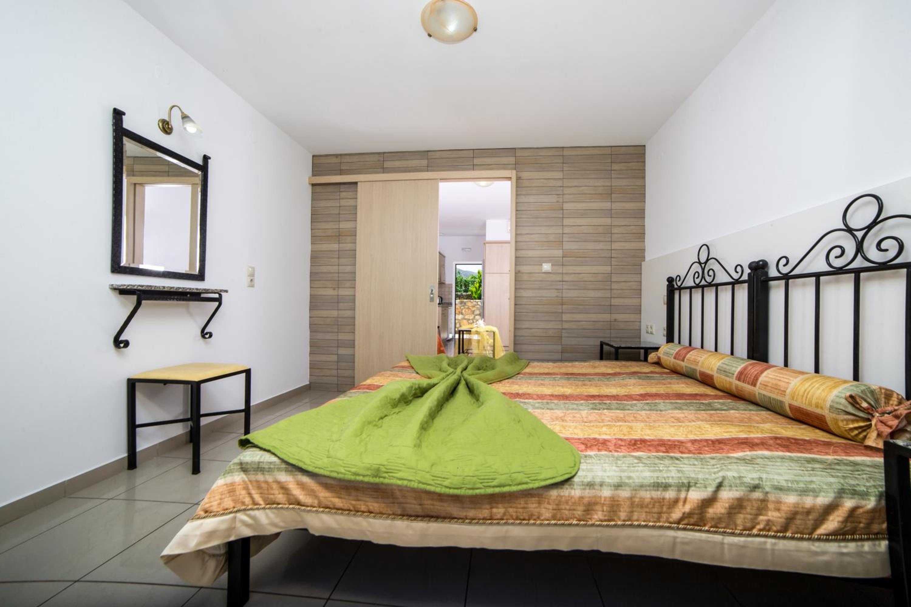 Superior One-Bedroom Apartment photo 2