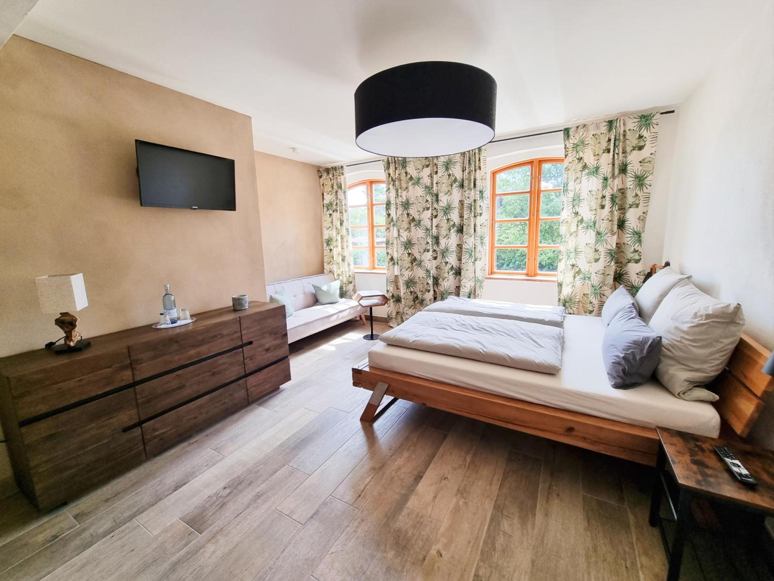 Superior Family Room photo 1