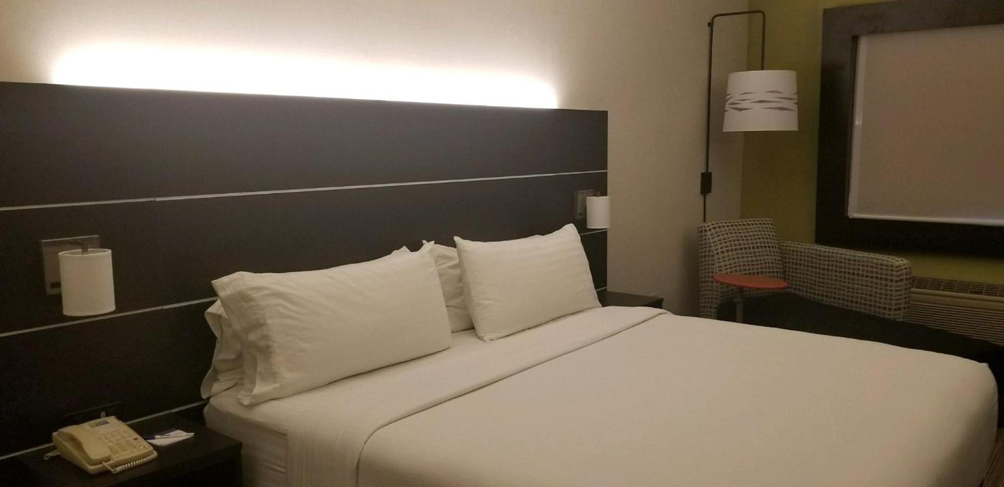 Standard King Room - Photo 3