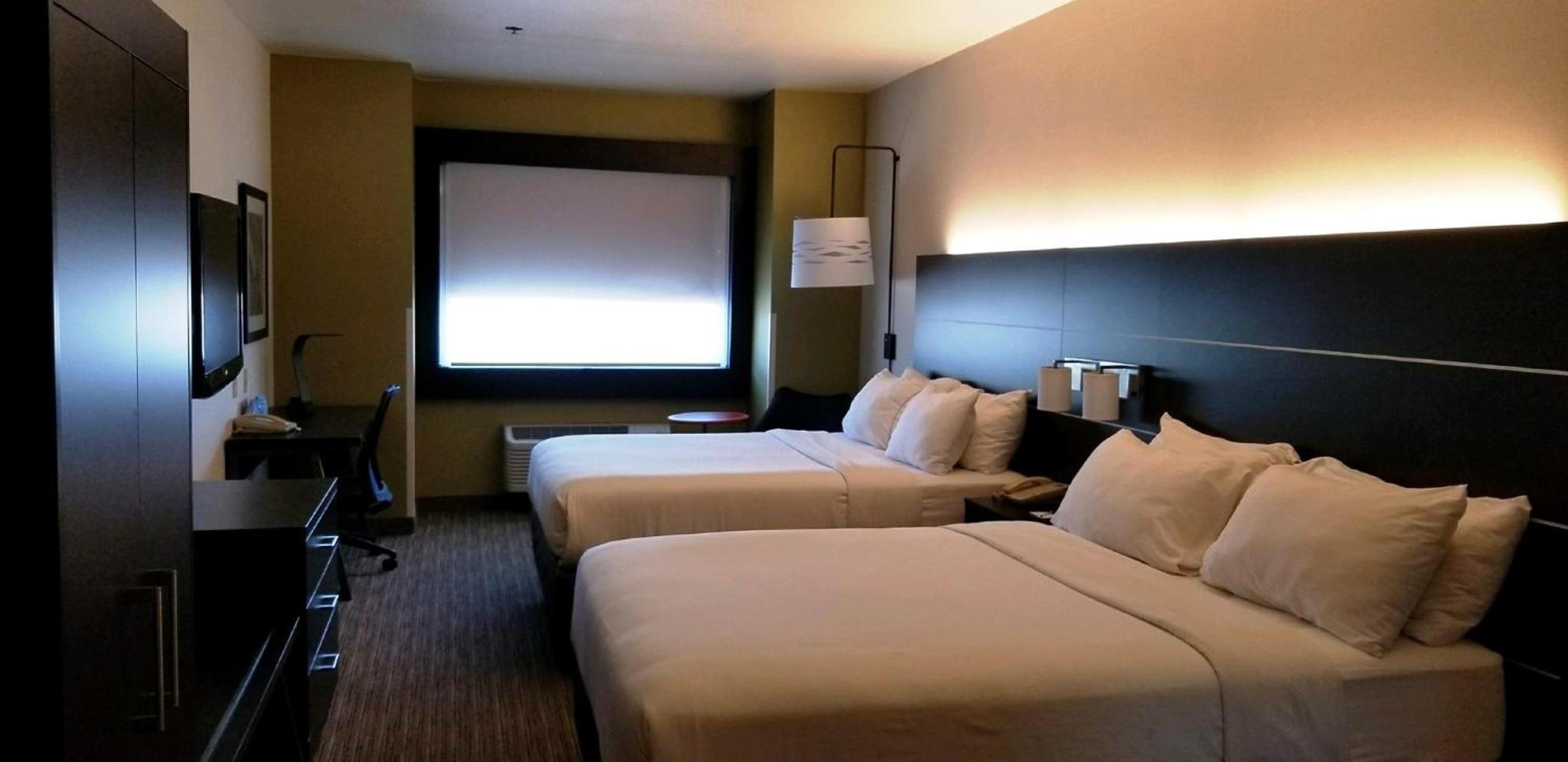 Standard Room with Two Queen Beds - Photo 1