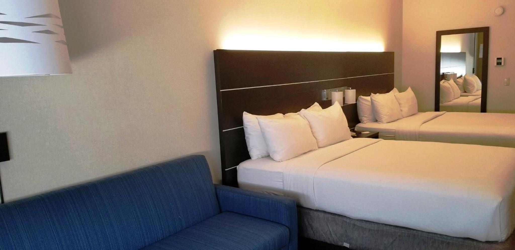 Queen Suite - Disability Access - Photo 1