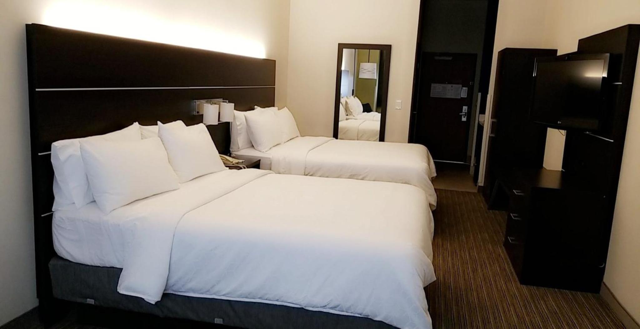 Queen Room with Two Queen Beds - Mobility Access Tub/Non-Smoking - Photo 1