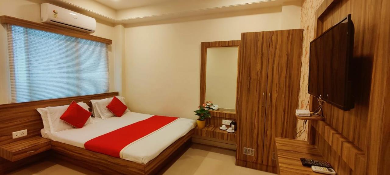 Deluxe Double Room with Balcony - Photo 9