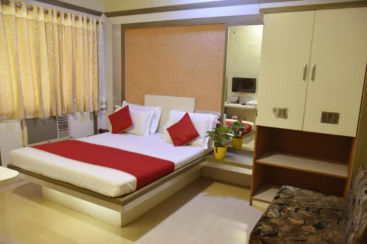 Deluxe Double Room with Balcony - Photo 13