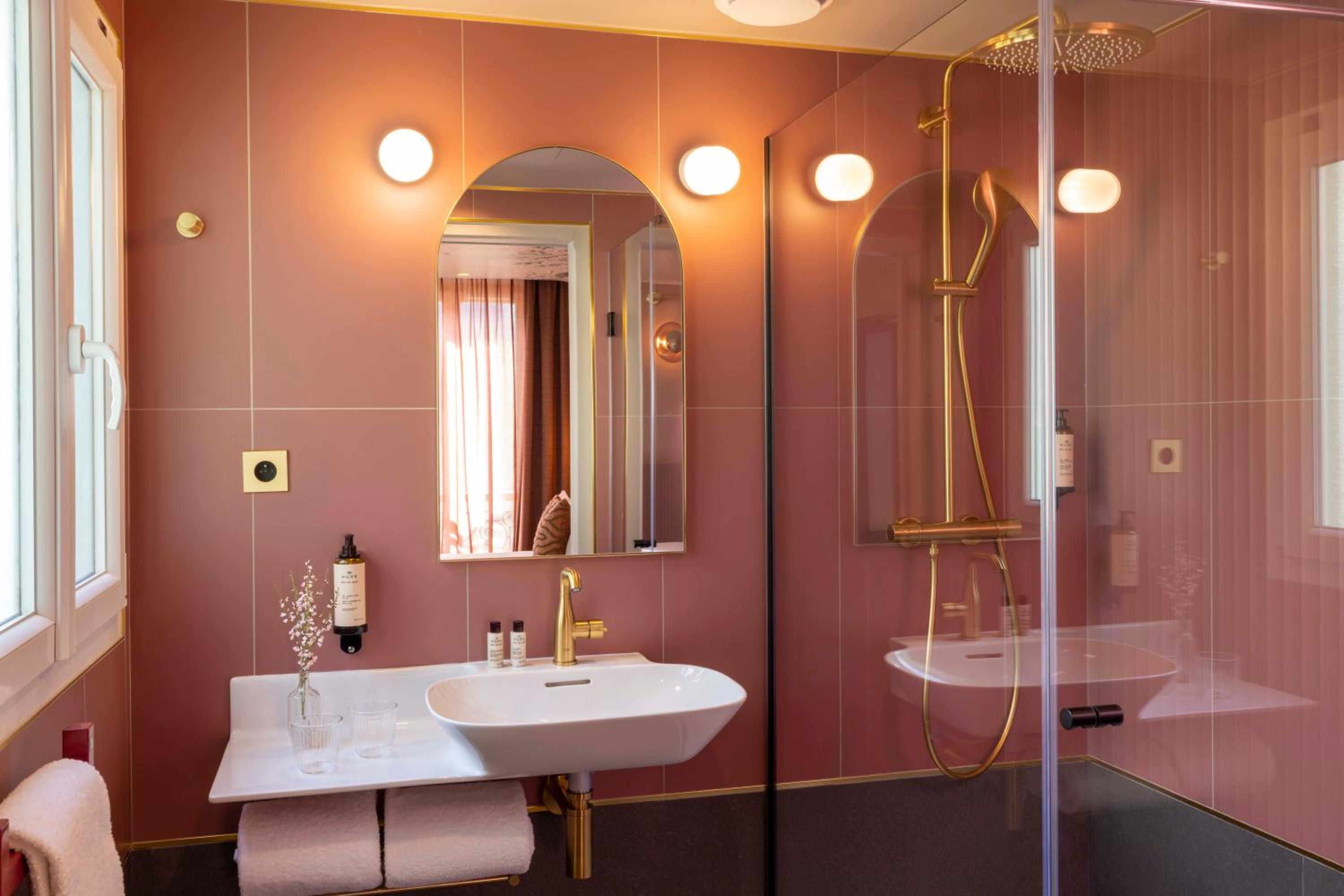 Deluxe King Room photo 2