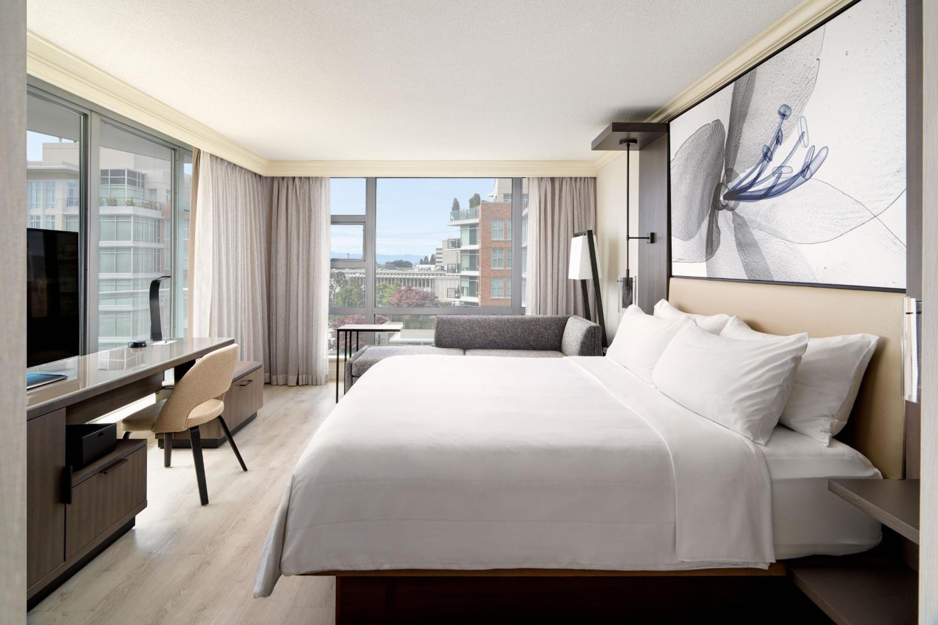 Superior Room, 1 King Bed, Nonsmoking, Balcony - Photo 1